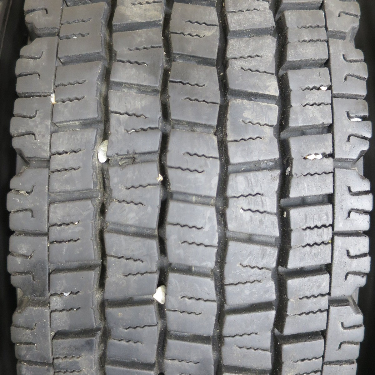 *送料無料* バリ溝！8.5分★トラック タイヤ 225/80R17.5 123/122L スタッドレス ダンロップ デクテス SP081 DECTES 17.5インチ★4072201イスタ