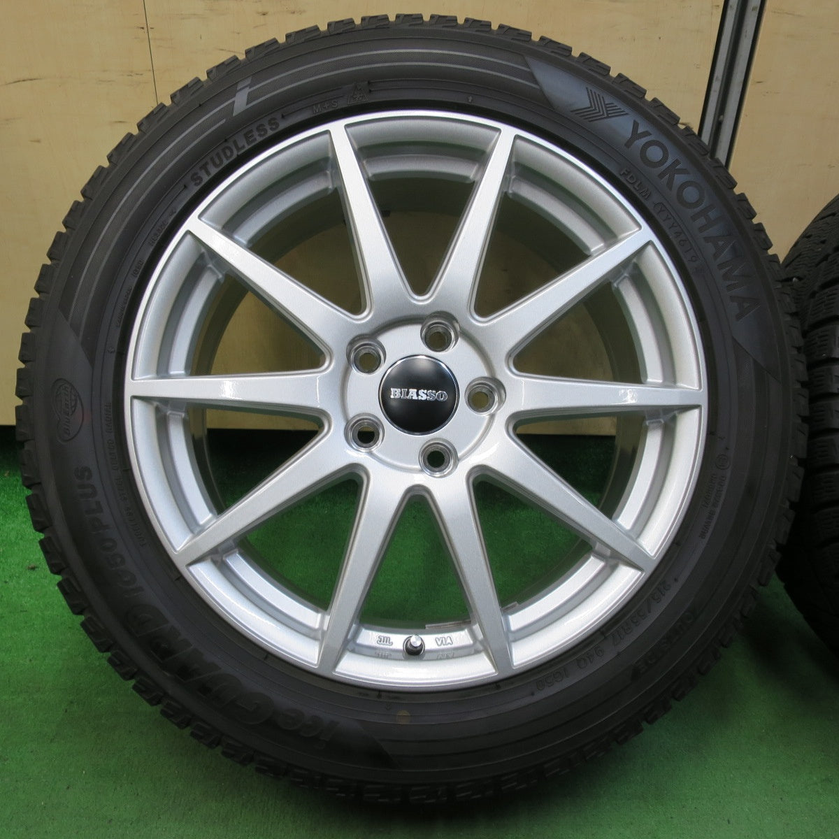 [送料無料] バリ溝！キレイ！9分★プジョー 等 BIASSO 215/55R17 スタッドレス ヨコハマ アイスガード iG50 プラス ビアッソ 17インチ PCD108/5H★4120311イス