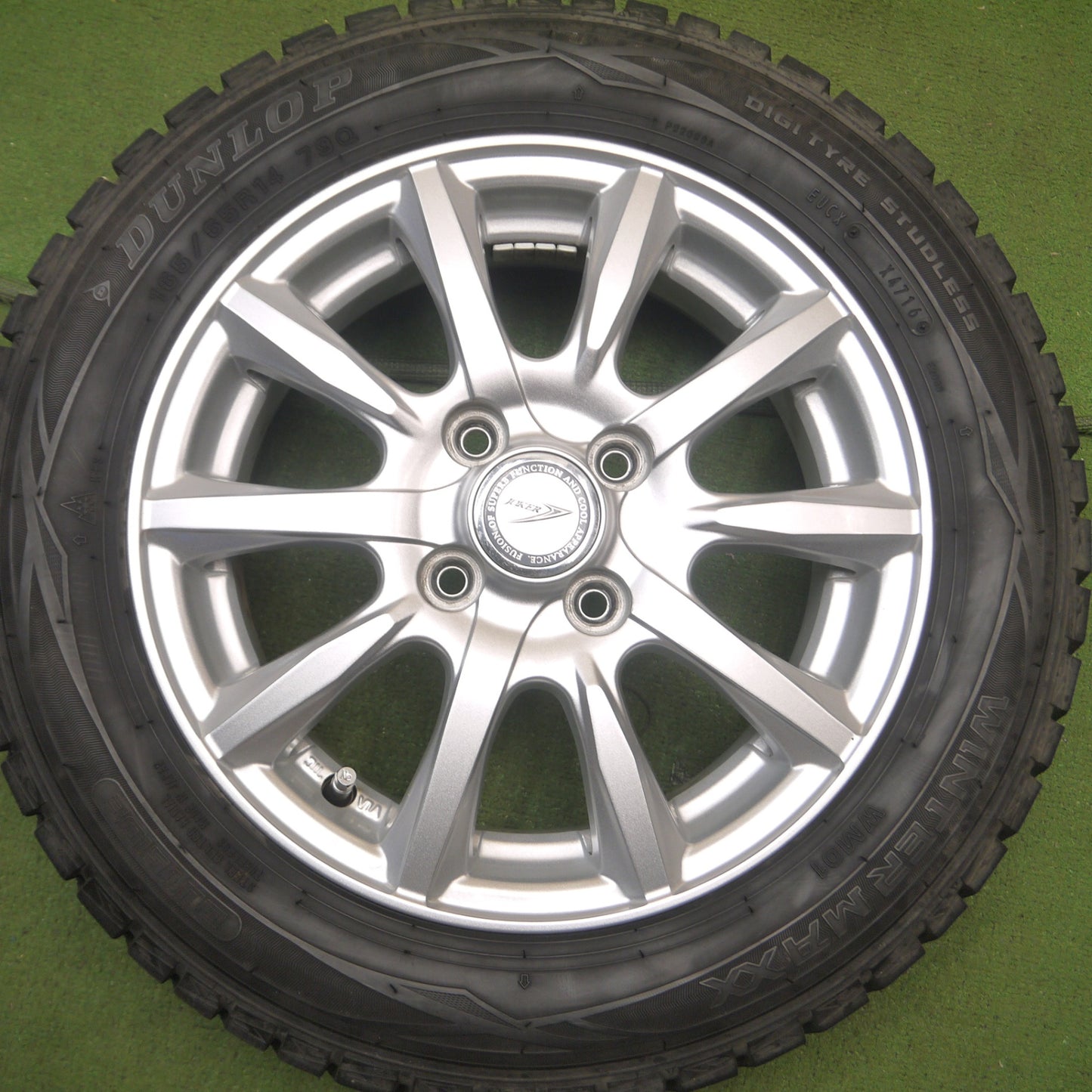 *送料無料* バリ溝！9.5分以上★スタッドレス 165/65R14 ダンロップ ウインターマックス WM01 JOKER ジョーカー 14インチ PCD100/4H★4071201Hス