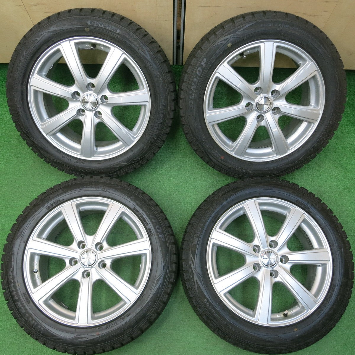 *送料無料* バリ溝！キレイ！9.5分以上★スタッドレス 215/55R17 ダンロップ ウインターマックス WM01 PRD 17インチ PCD114.3/5H★4031611イス