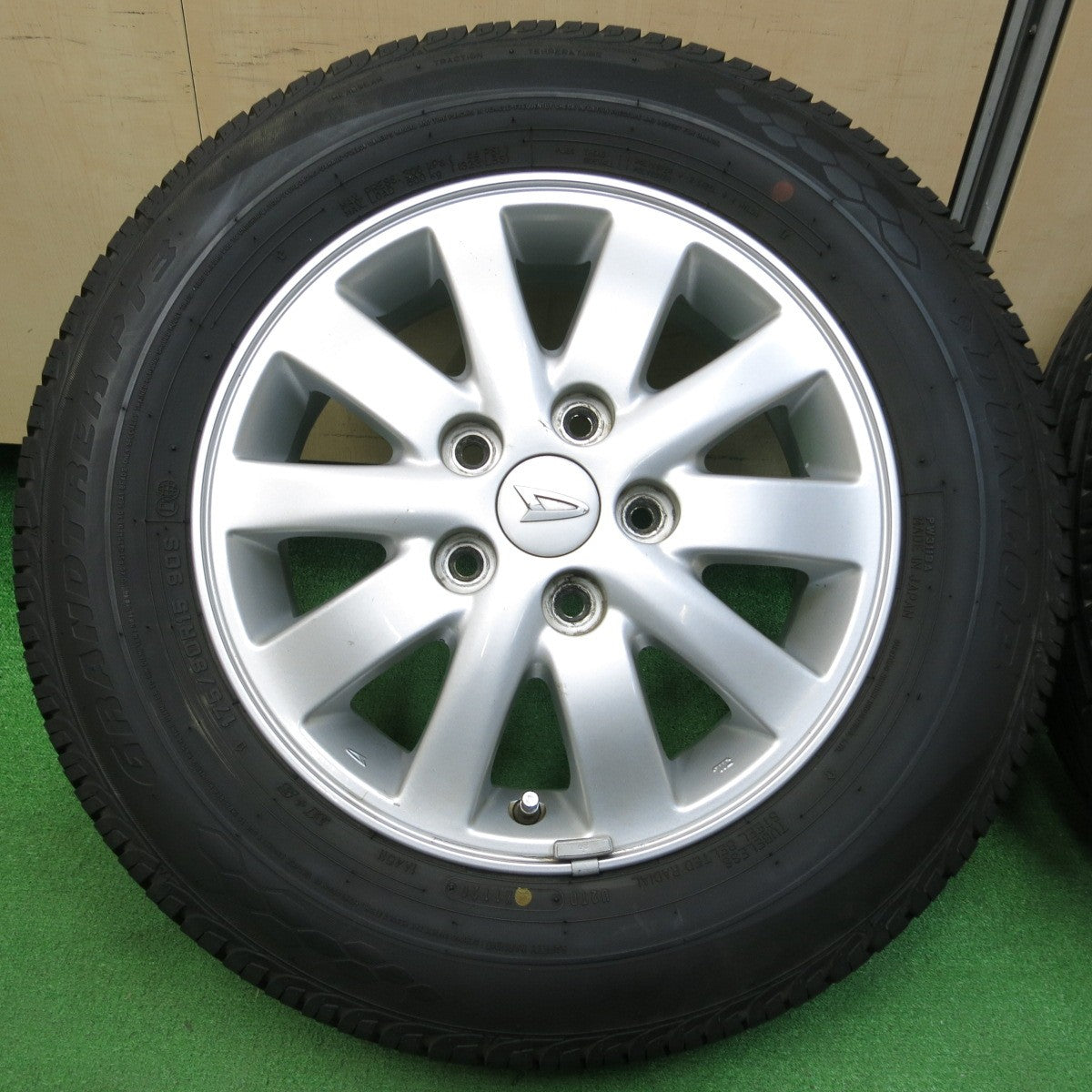 *送料無料* バリ溝！20年！9.5分★ダイハツ テリオスキッド 純正 175/80R15 ダンロップ グラントレック PT3 15インチ  PCD114.3/5H★4042413イノ