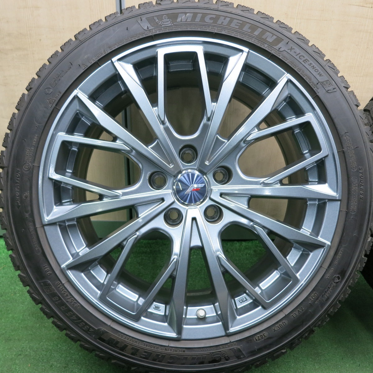 *送料無料* バリ溝！21年！9.5分★Lehrmeister L-F FIRST 235/45R18 スタッドレス ミシュラン X-ICE SNOW レアマイスター PCD114.3/5H★4053105HAス