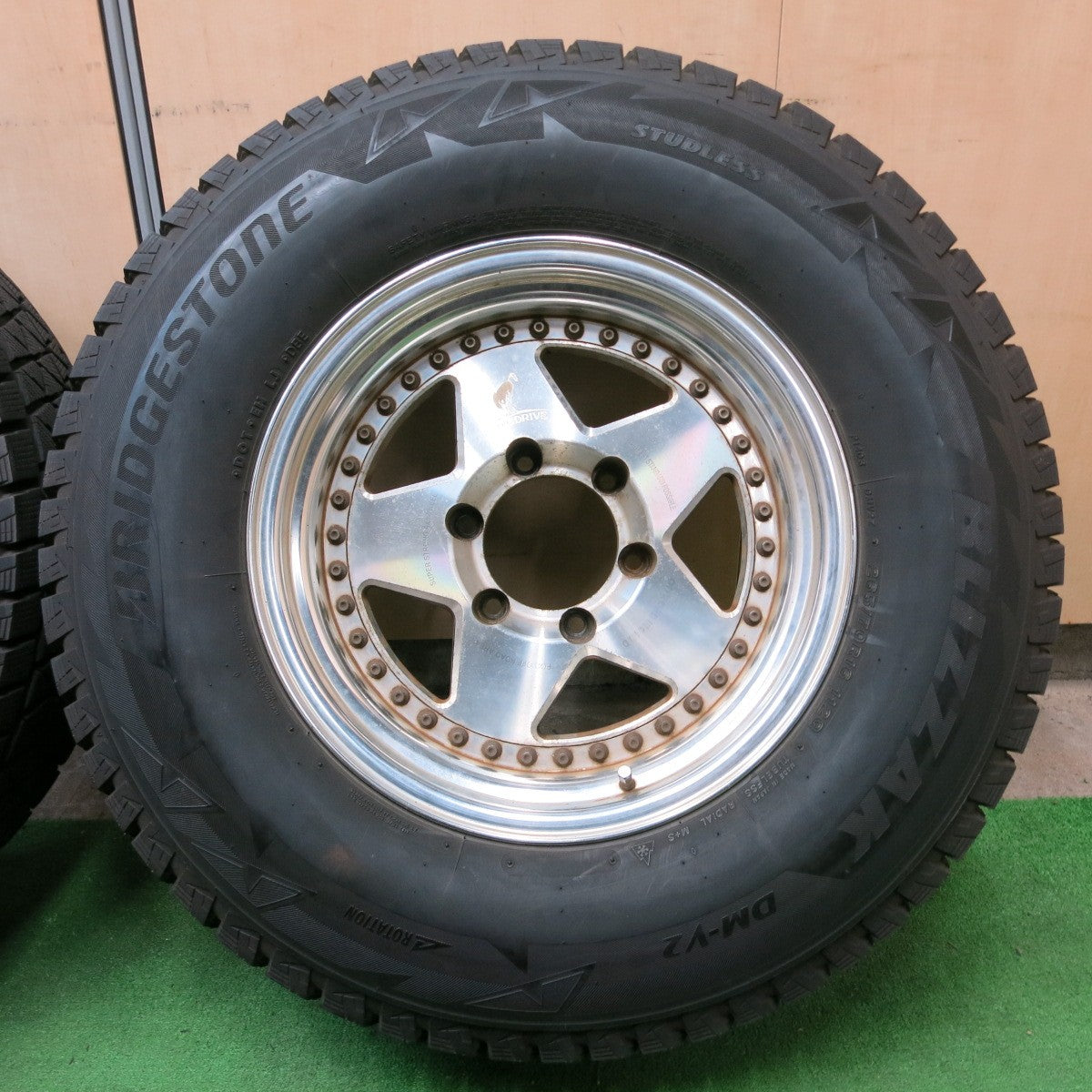 *送料無料* バリ溝！8.5分★LODIODRIVE 265/70R16 スタッドレス ブリヂストン ブリザック DM-V2 ロディオドライブ PCD139.7/6H★4062602ナス