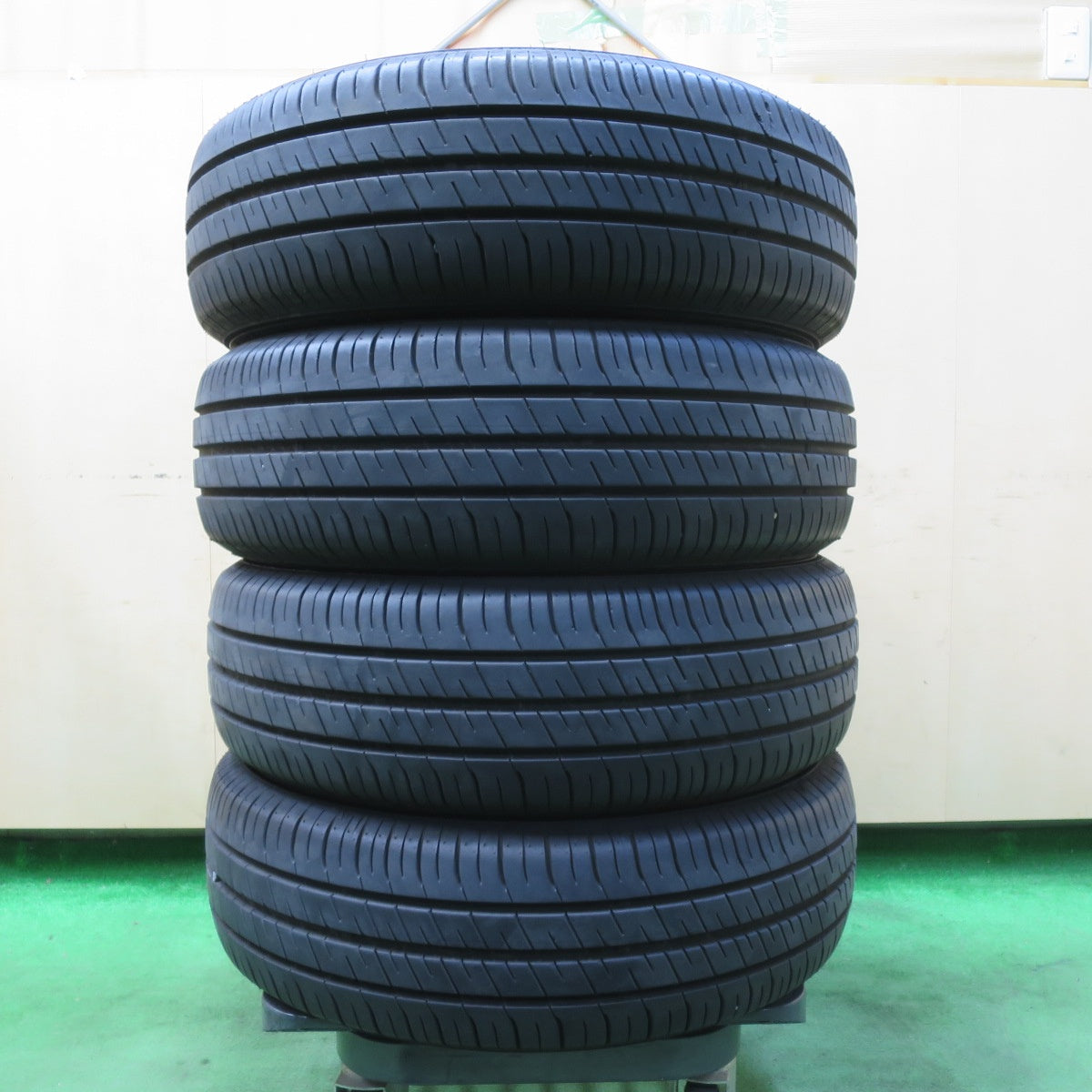 [送料無料] バリ溝！22年！9.5分★195/65R15 グッドイヤー EfficientGrip ECO EG02 タイヤ 15インチ プリウス ヴォクシー ノア 等★4101101イノタ