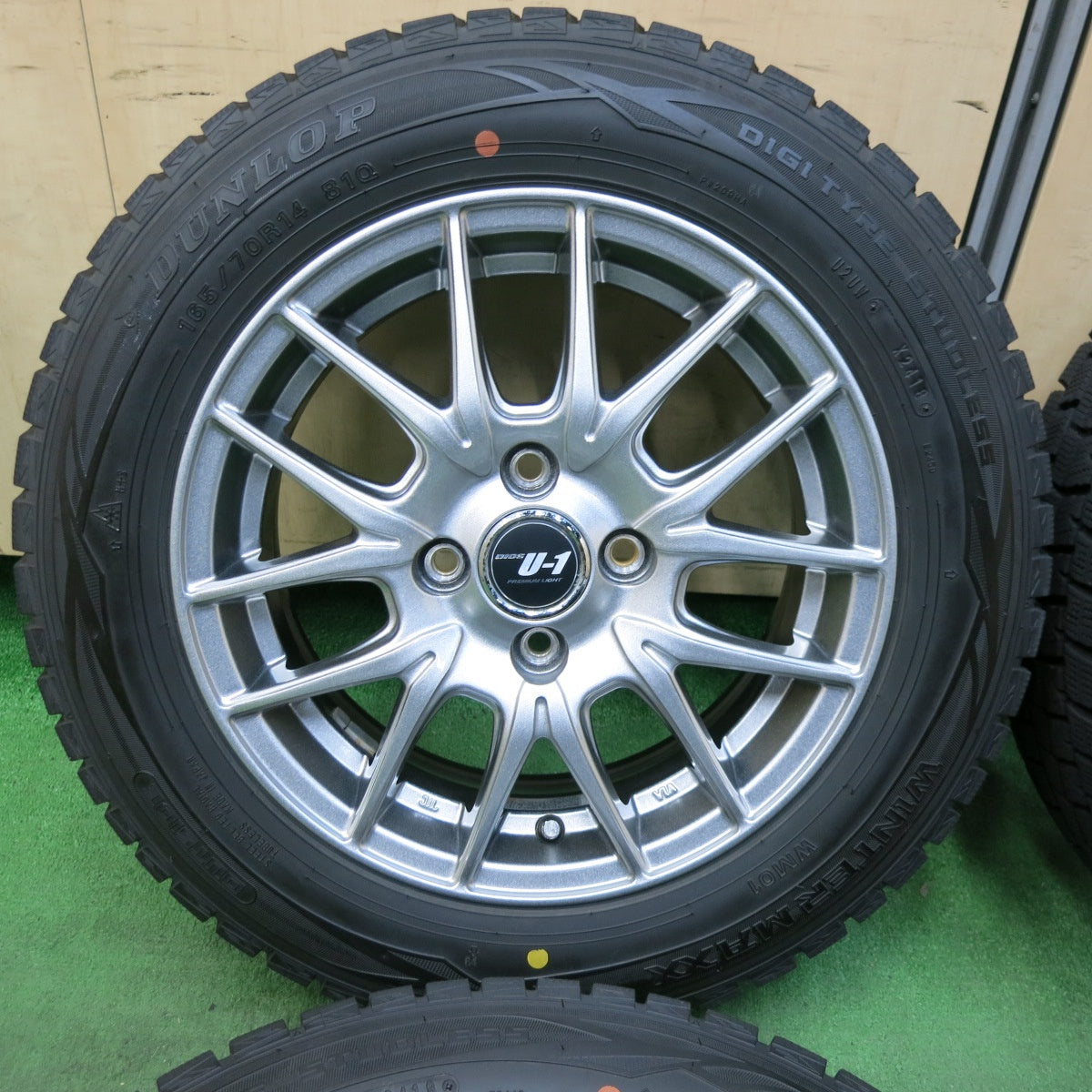 [送料無料] バリ溝！キレイ！9.5分以上★スタッドレス 165/70R14 ダンロップ ウインターマックス WM01 DIOS U-1  PREMIUM LIGHT 14インチ PCD100/4H★4122503SYス