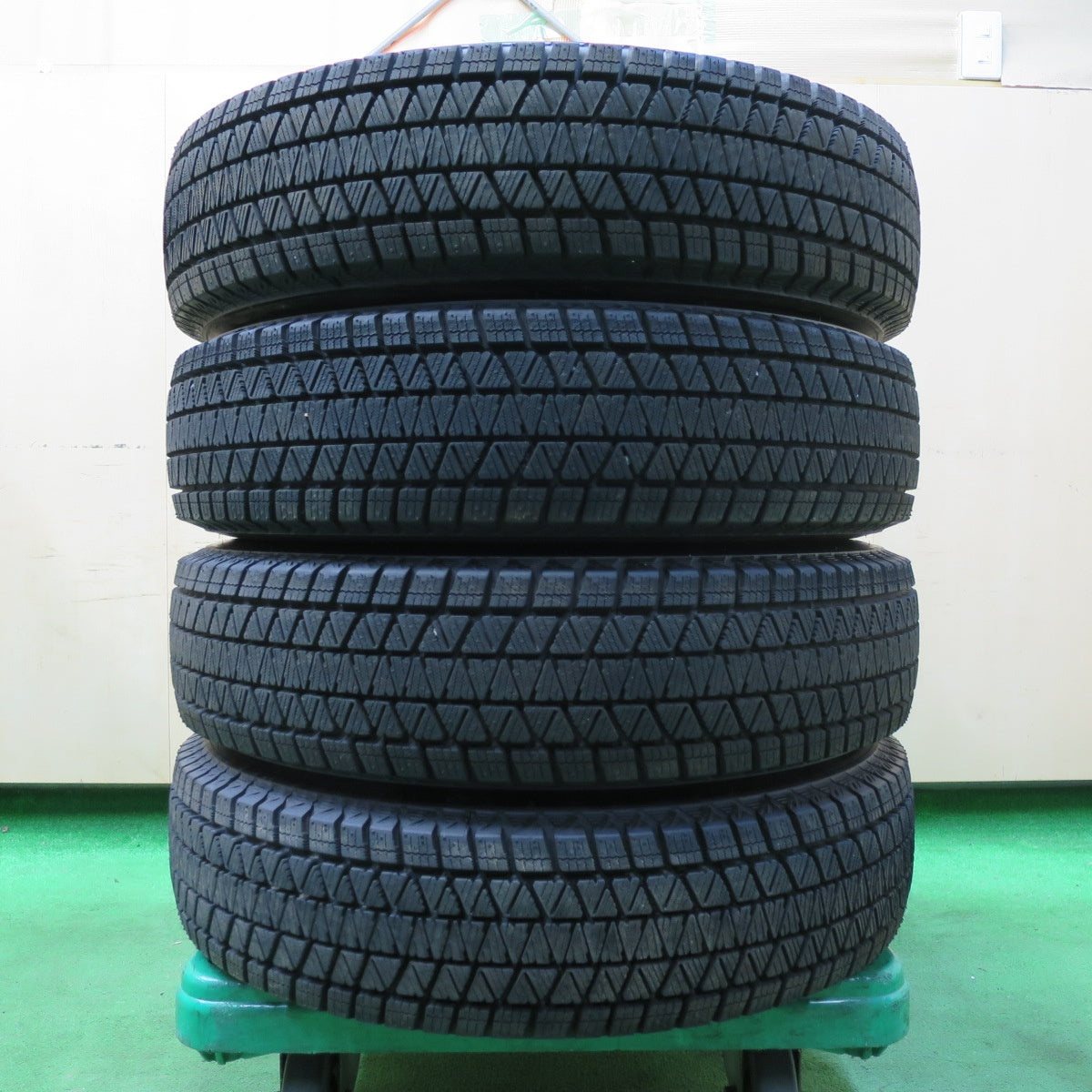 *送料無料* バリ溝！23年！ほぼ10分★ジムニー 等 175/80R16 スタッドレス ブリヂストン ブリザック DM-V3 スチール ホイール 16インチ PCD139.7/5H★4062108イス