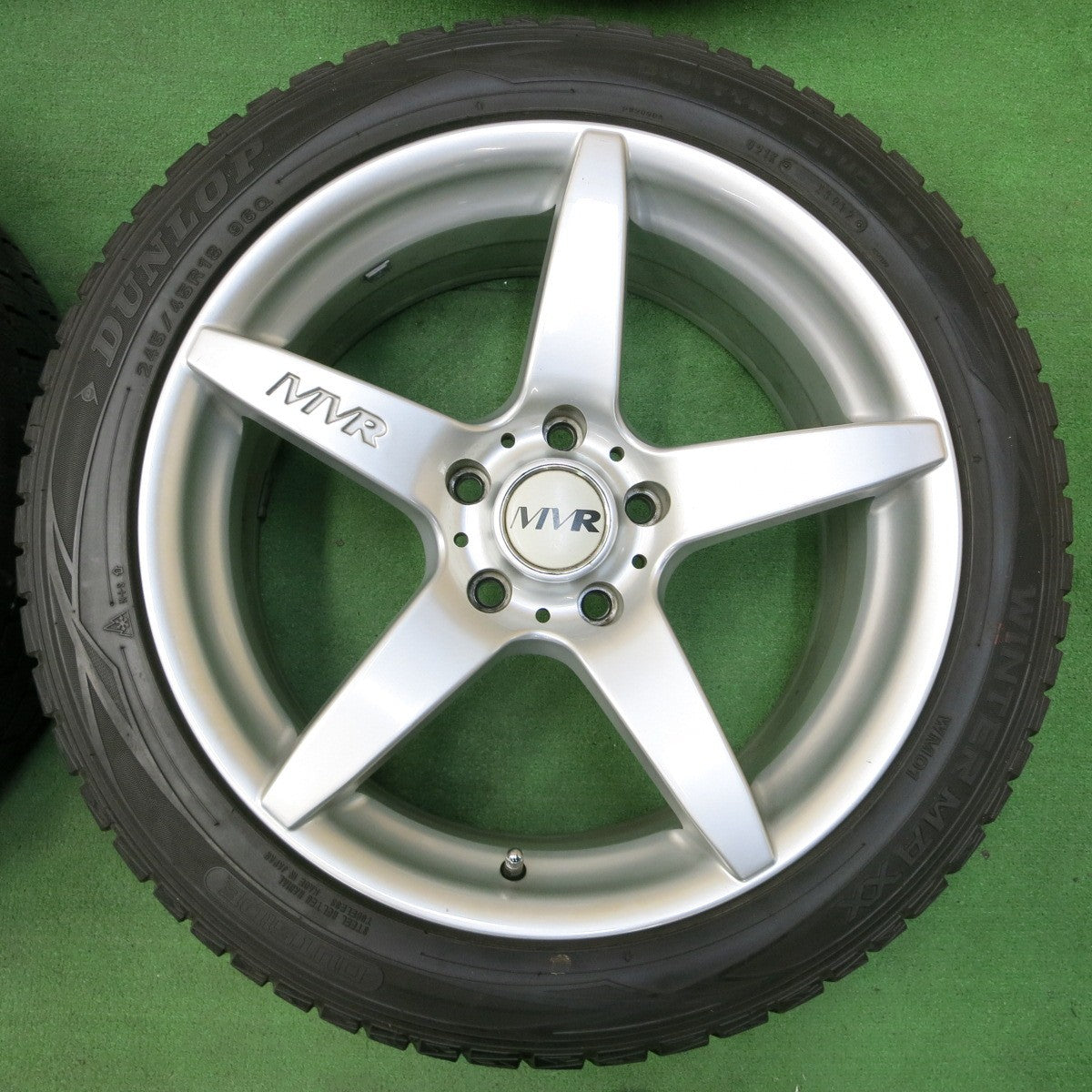 *送料無料* バリ溝！キレイ！8.5分★BMW 等 MVR 245/45R18 スタッドレス ダンロップ ウインターマックス WM01 18インチ PCD120/5H★4051707イス