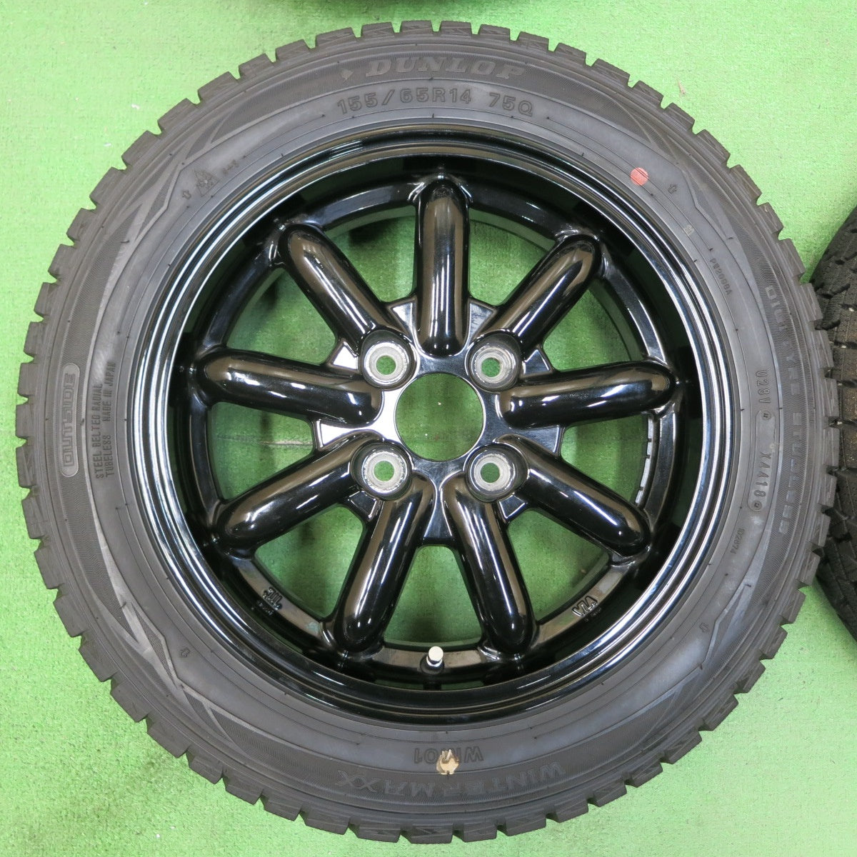 *送料無料* 超バリ溝！キレイ！ほぼ10分★スタッドレス 155/65R14 ダンロップ ウインターマックス WM01 社外 アルミ 14インチ PCD100/4H★4050309イス