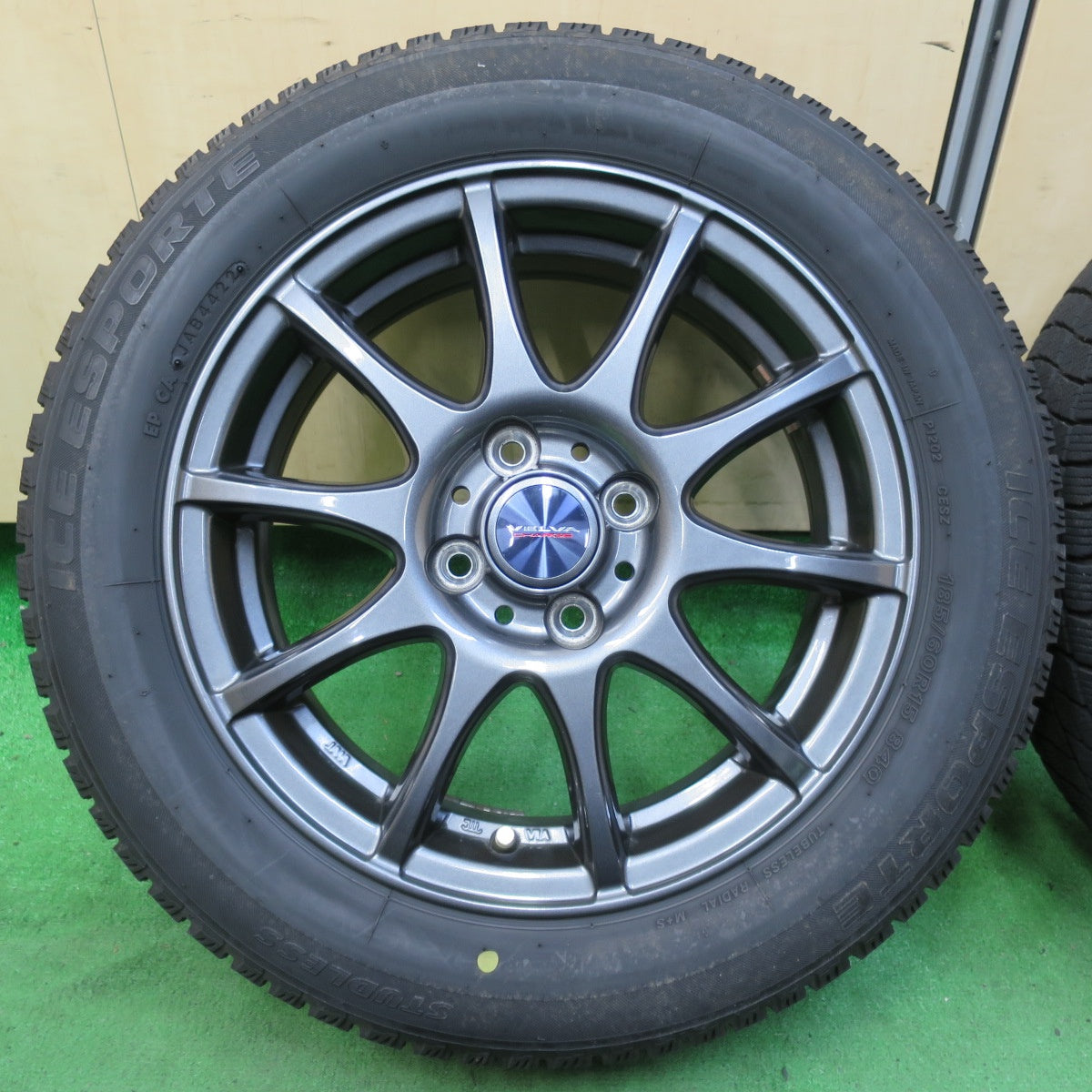 *送料無料* バリ溝！22年！キレイ！8.5分★スタッドレス 185/60R15 アイスエスポルテ VELVA CHARGE ヴェルヴァ 15インチ PCD100/4H★4090310イス