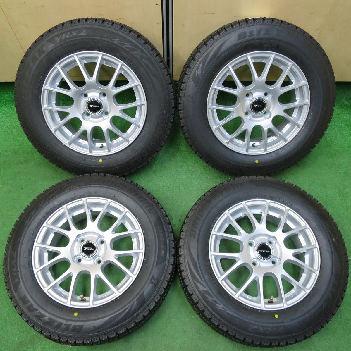 *送料無料* 未使用！23年★スタッドレス 175/70R14 ブリヂストン ブリザック VRX2 TOPRUN トップラン 14インチ PCD100/4H★4082708イス