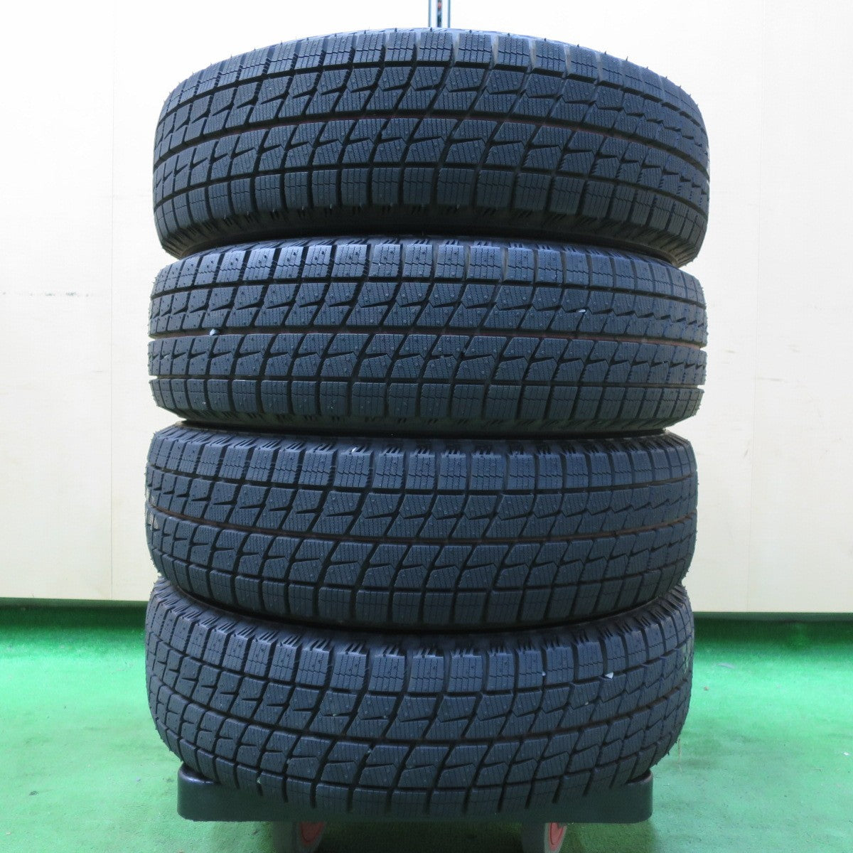 *送料無料* ほぼ未使用！23年★スタッドレス 175/65R15 アイスエスポルテ ICE ESPORTE 15インチ タイヤ アクア ヴィッツ ヤリス フィット等★4072206イスタ