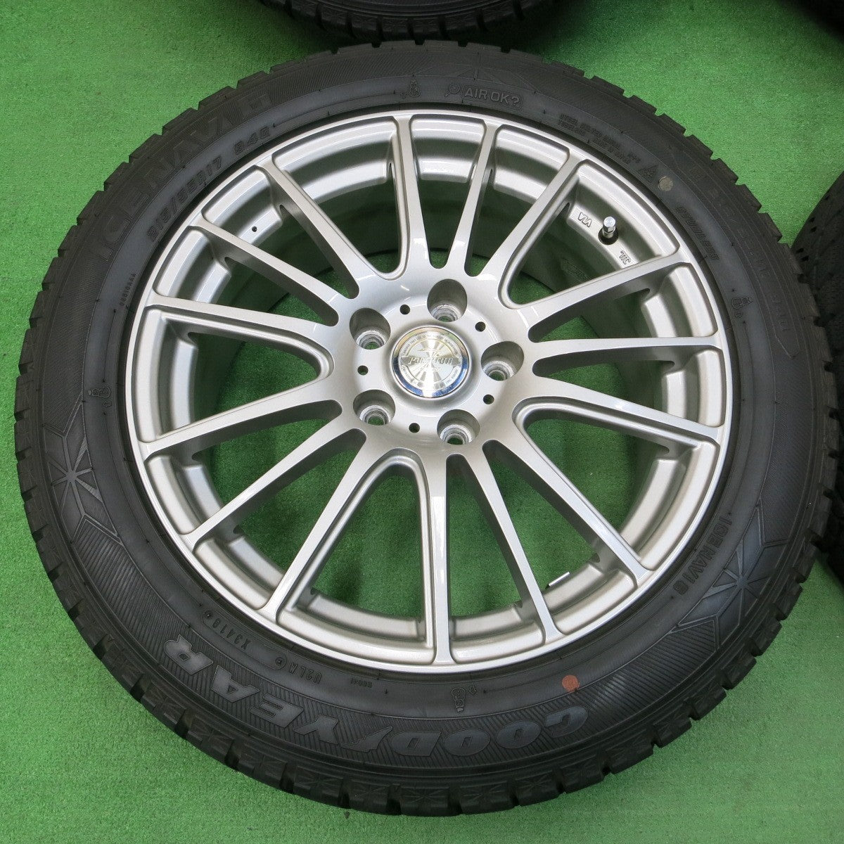 *送料無料* バリ溝！キレイ！9分★スタッドレス 215/55R17 グッドイヤー アイスナビ6 ravrion Selzer ラブリオン 17インチ PCD114.3/5H★4032705イス