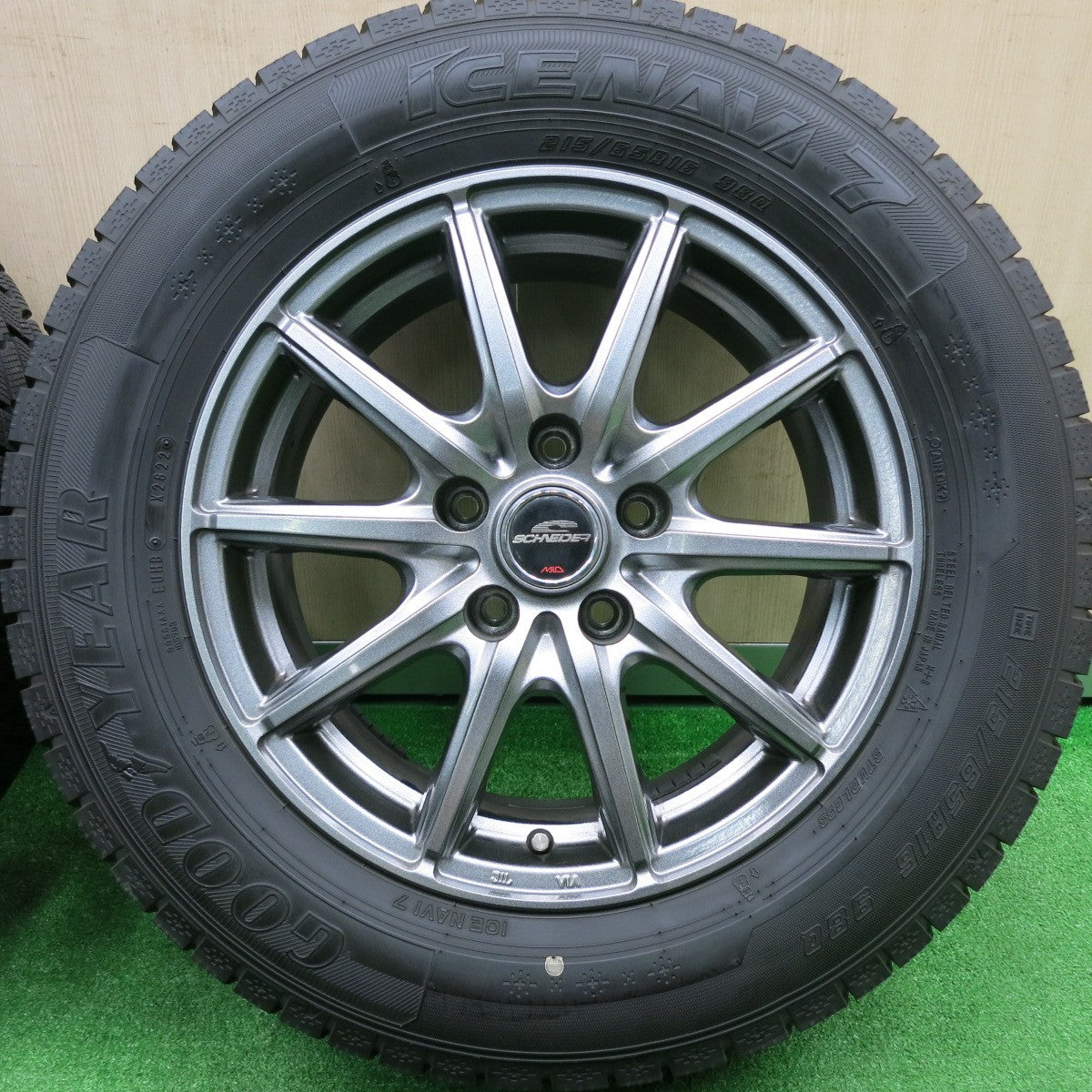 [送料無料] バリ溝！22年！キレイ！ほぼ10分★スタッドレス 215/65R16 グッドイヤー アイスナビ7 SCHNEIDER MiD シュナイダー 16インチ PCD114.3/5H★4100203HAス