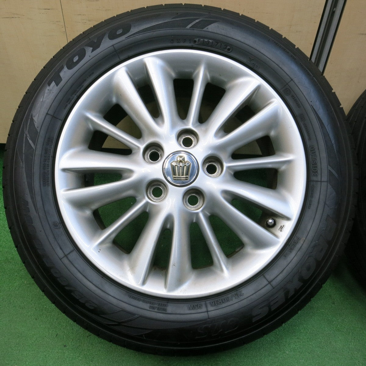 *送料無料* バリ溝！9.5分★トヨタ 200系 クラウン ロイヤル 純正 215/60R16 トーヨー プロクセス C1S 16インチ PCD114.3/5H★4040609イノ