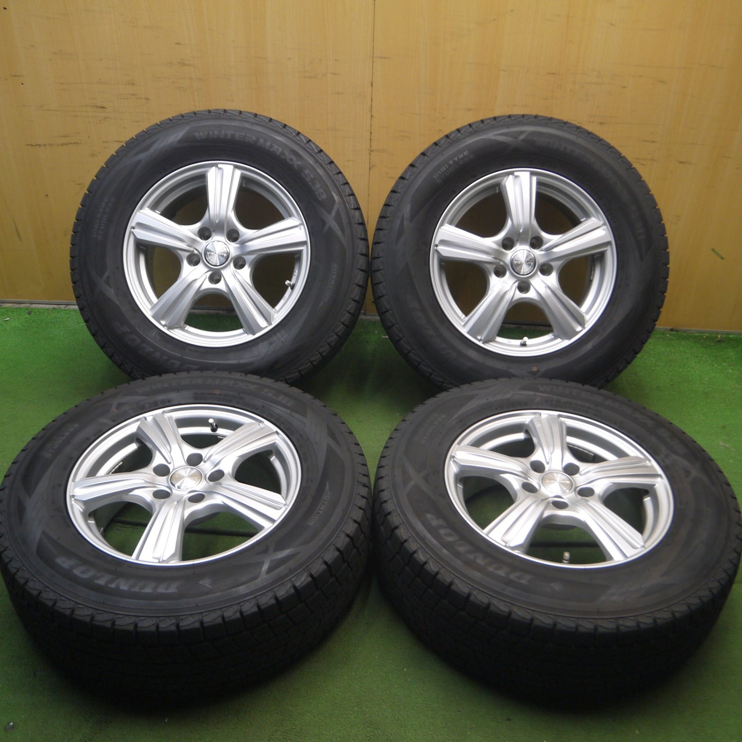 *送料無料* バリ溝！22年！綺麗！9分★スタッドレス 225/70R16 ダンロップ ウインターマックス SJ8 VIOLENTO ヴィオレント PCD114.3/5H★4062109Hス