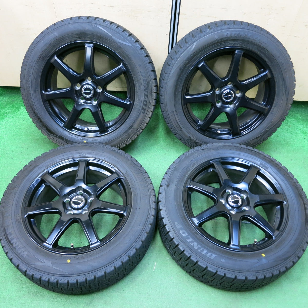 *送料無料* バリ溝！21年！キレイ！9.5分以上★スタッドレス 215/60R17 ダンロップ ウインターマックス WM02 PRD 17インチ PCD114.3/5H★4082005SYス