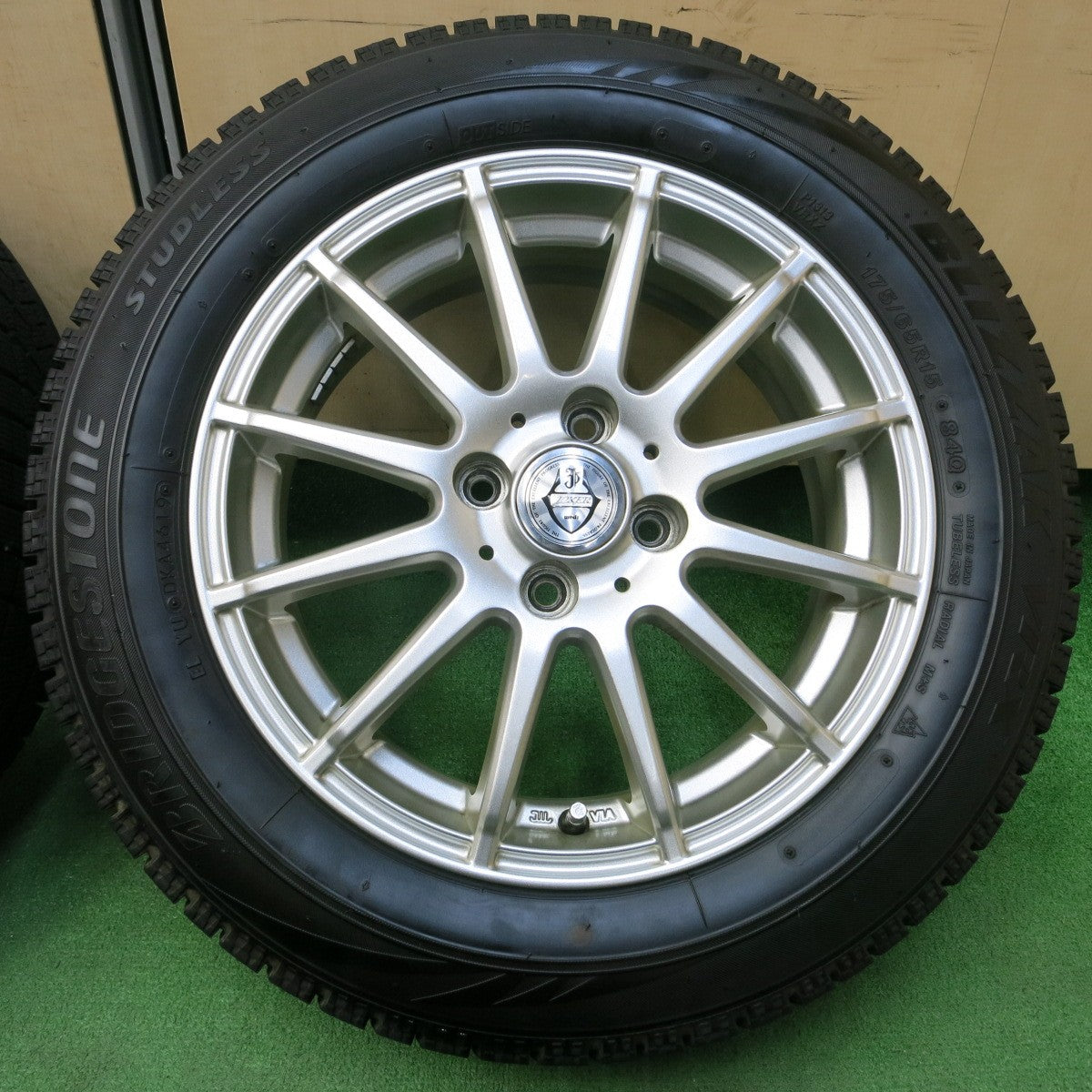 *送料無料* バリ溝！キレイ！ほぼ10分★スタッドレス 175/65R15 ブリヂストン ブリザック VRX JOKER ジョーカー 15インチ PCD100/4H★4042710イス