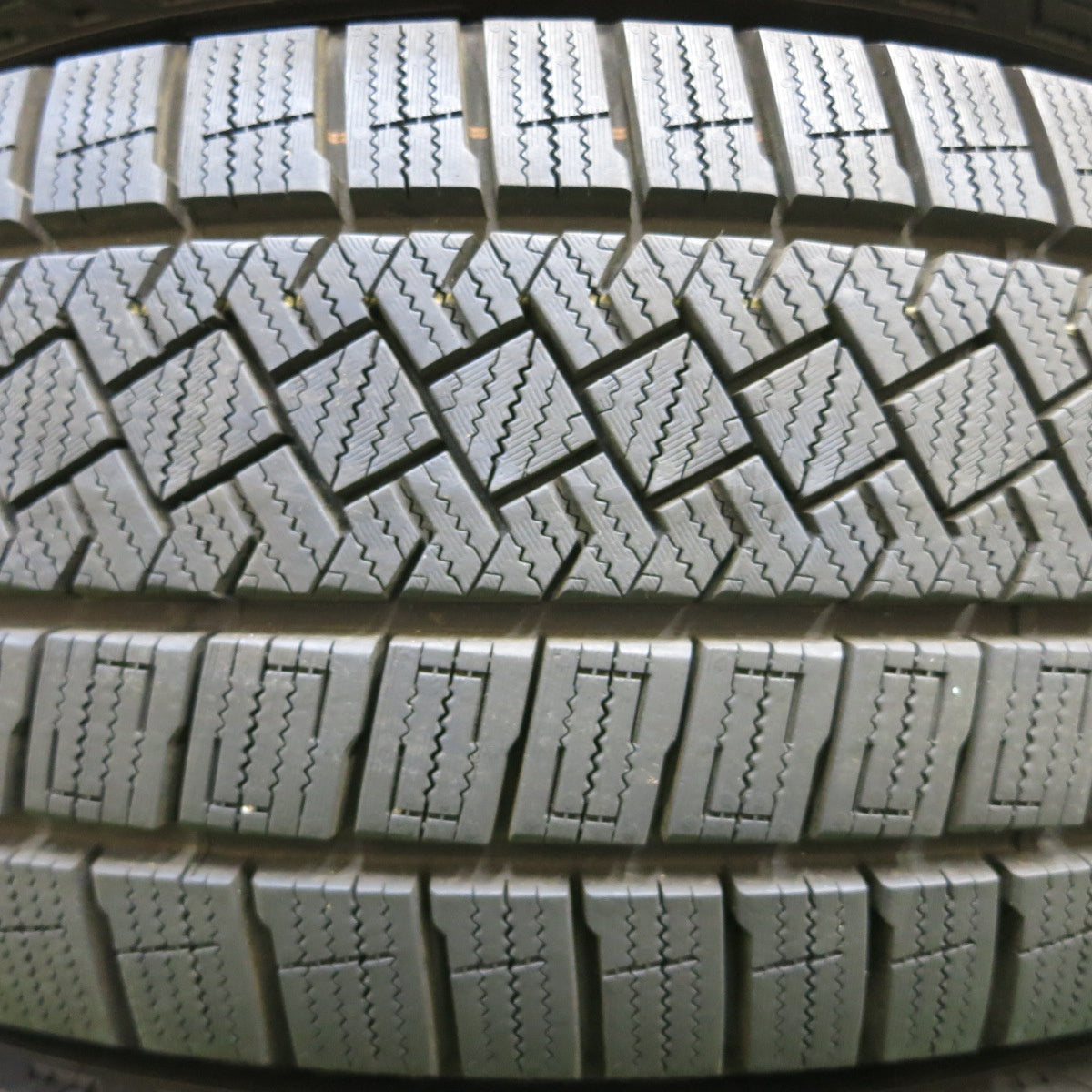 *送料無料* 超バリ溝！22年！9.5分以上★プリウス等 215/45R17 スタッドレス ピレリ アイスゼロ アシンメトリコ ravrion ラブリオン PCD100/5H★4031502イス