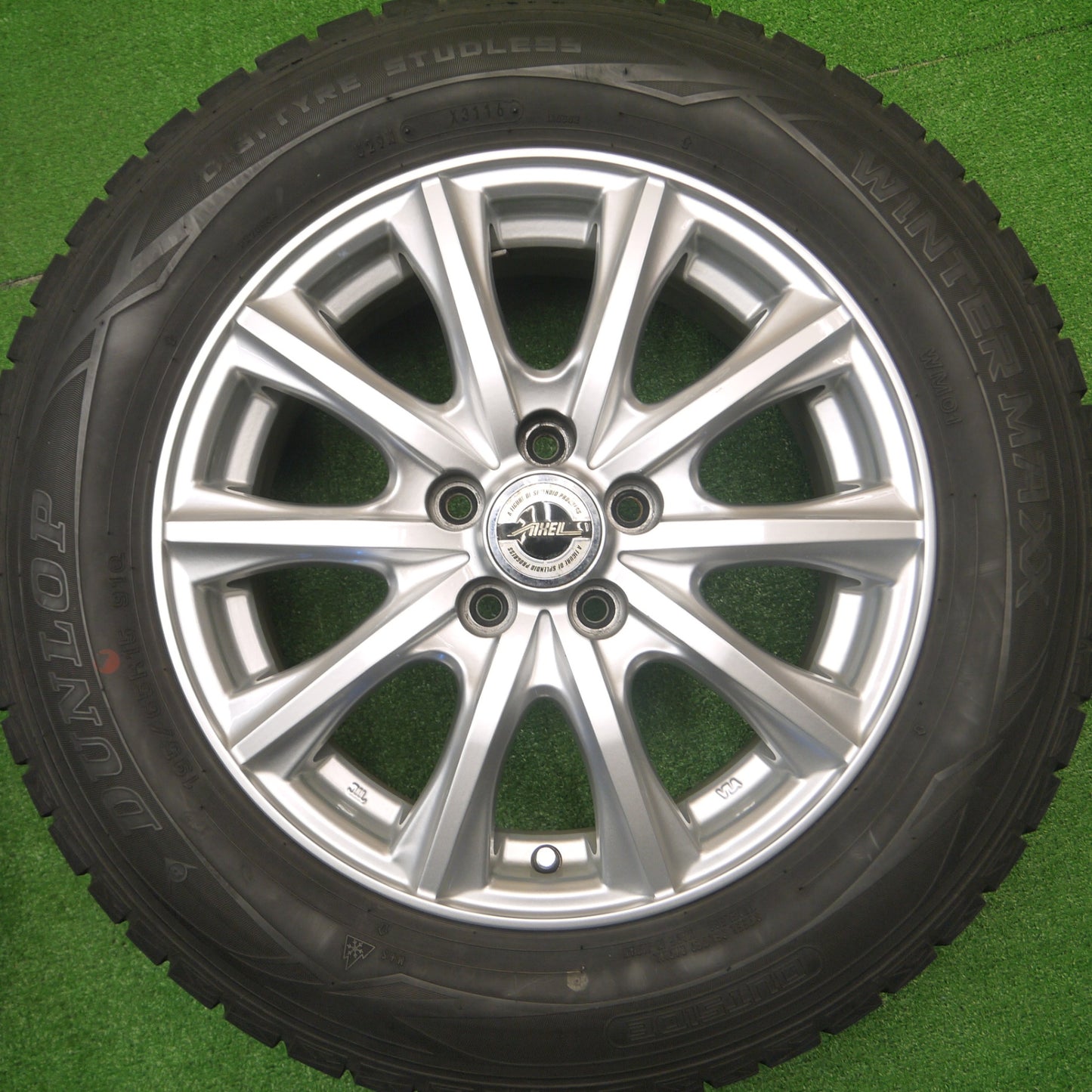 *送料無料* キレイ★プリウス等 195/65R15 スタッドレス ダンロップ ウインターマックス WM01 AXEL アクセル 15インチ PCD100/5H★4090604Hス