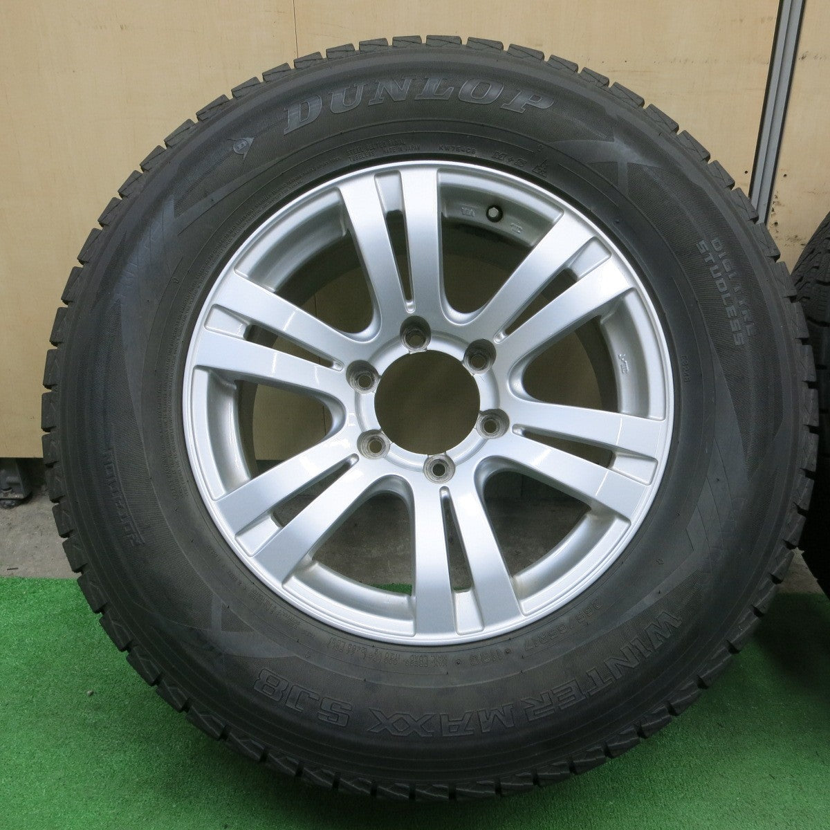 *送料無料* バリ溝！キレイ！9.5分★ランクル 等 265/65R17 スタッドレス ダンロップ ウインターマックス SJ8 社外 アルミ PCD139.7/6H★4070101ナス