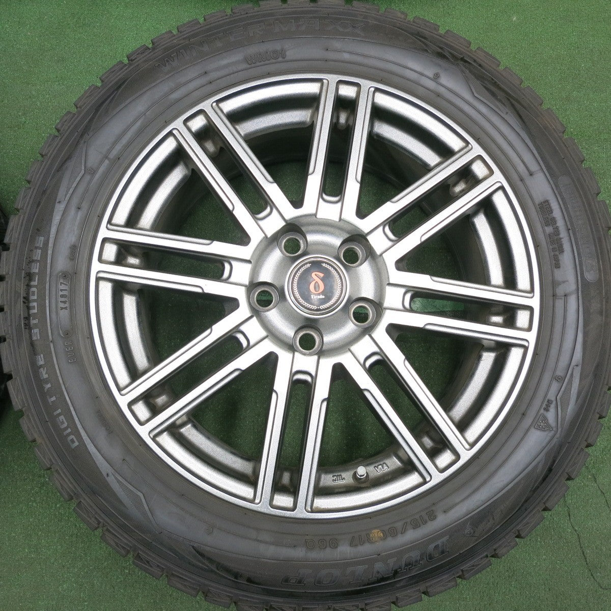 *送料無料* バリ溝！キレイ！9.5分★スタッドレス 215/60R17 ダンロップ ウインターマックス WM01 Tiradoδ ティラード 17インチ PCD114.3/5H★4052201HAス