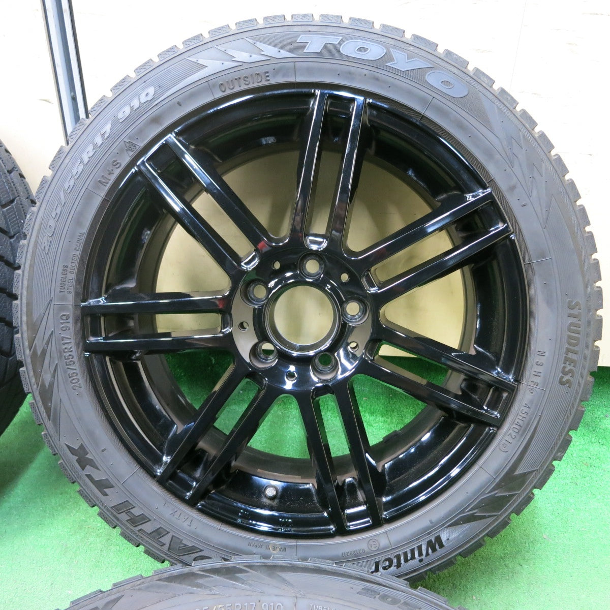 [送料無料] バリ溝！21年！9.5分★ベンツ 等 EUROTECH 205/55R17 スタッドレス トーヨー ウインター トランパス TX ユーロテック PCD112/5H★4102307SYス