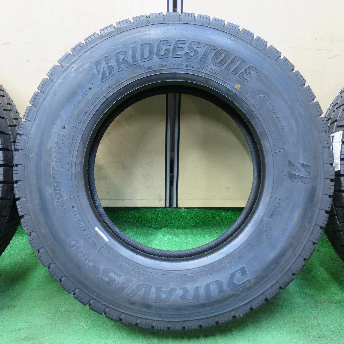 *送料無料* 未使用！22年★トラック タイヤ 205/80R17.5 120/118N ブリヂストン デュラビス G640 17.5インチ★4071505イノタ