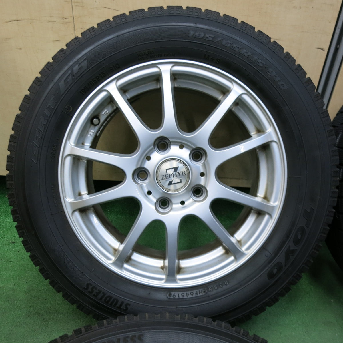 [送料無料] バリ溝！9.5分★スタッドレス 195/65R15 トーヨー ガリット G5 ZEPHYR ゼファー 15インチ PCD114.3/5H★4120604SYス