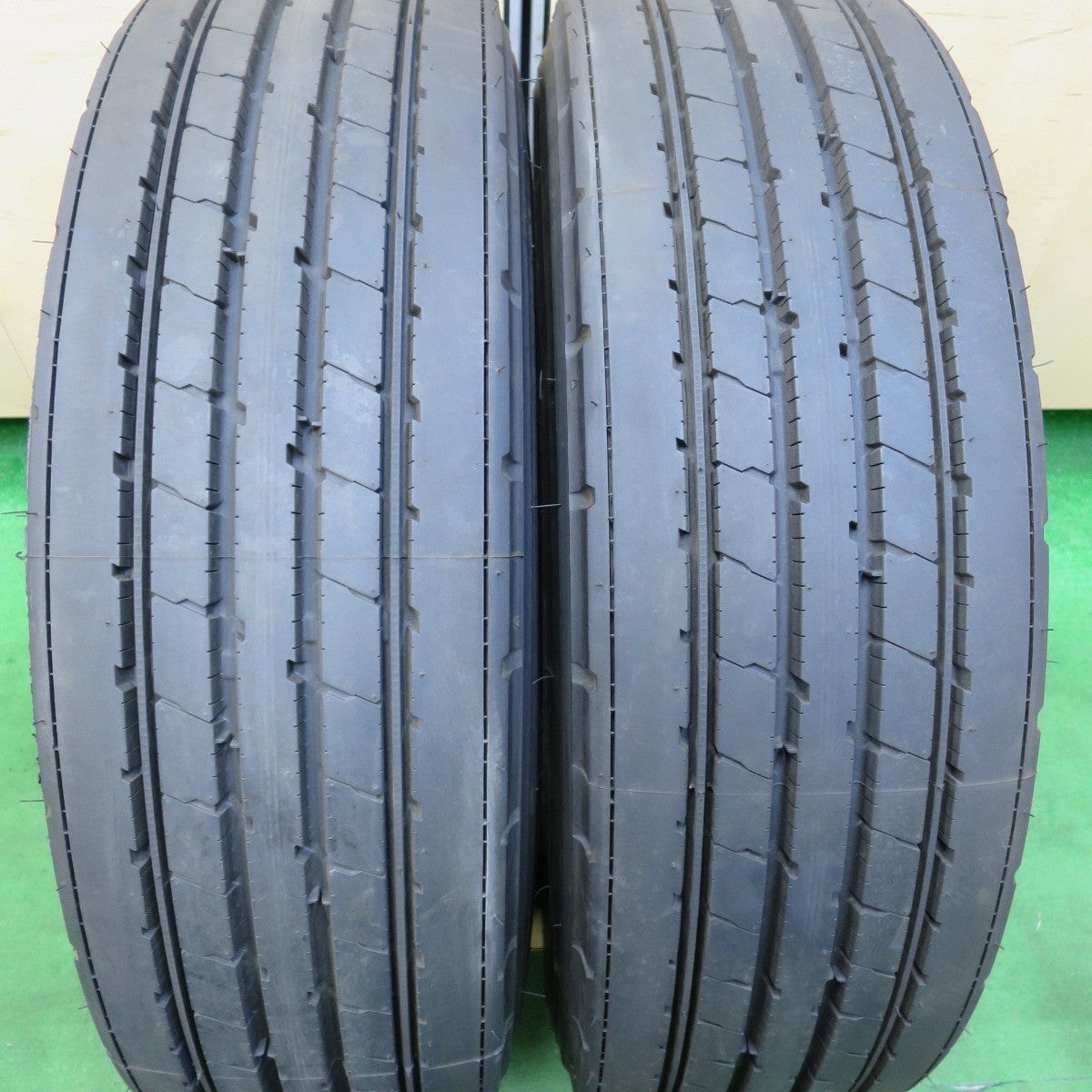 *送料無料* 新車外し！24年★トラック タイヤ 265/70R19.5 140/138J ブリヂストン R173 19.5インチ★4070703イノタ