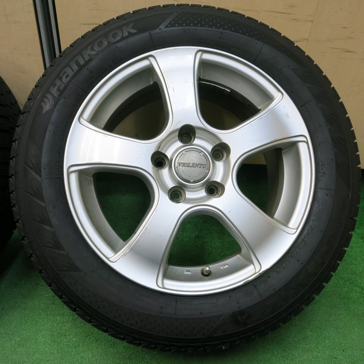 *送料無料* バリ溝！21年！9.5分★スタッドレス 205/60R16 ハンコック ウインターアイセプト IZ2A VIOLENTO ヴィオレント 16インチ PCD114.3/5H★4032606イス