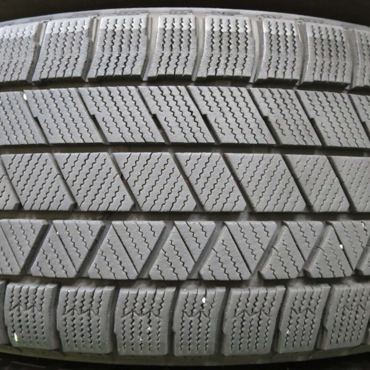 *送料無料* バリ溝！21年！キレイ！9.5分★スタッドレス 215/60R16 ブリヂストン ブリザック VRX3 BALMINUM バルミナ 16インチ PCD114.3/5H★4082701イス