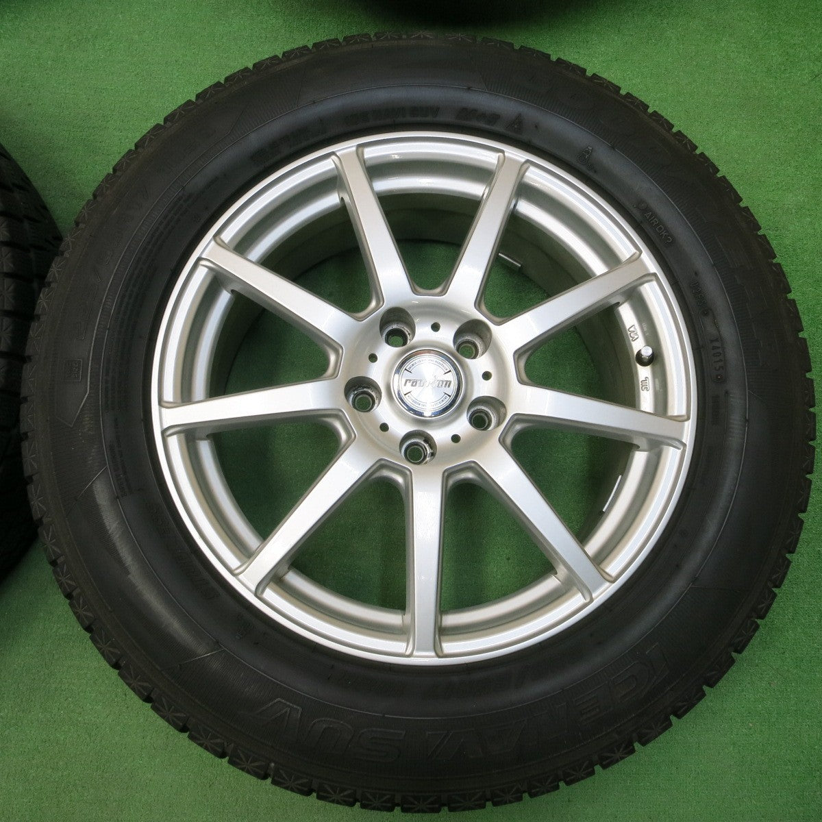 *送料無料* バリ溝！キレイ！9.5分★スタッドレス 225/65R17 グッドイヤー アイスナビ SUV ravrion ラブリオン 17インチ PCD114.3/5H★4040902イス