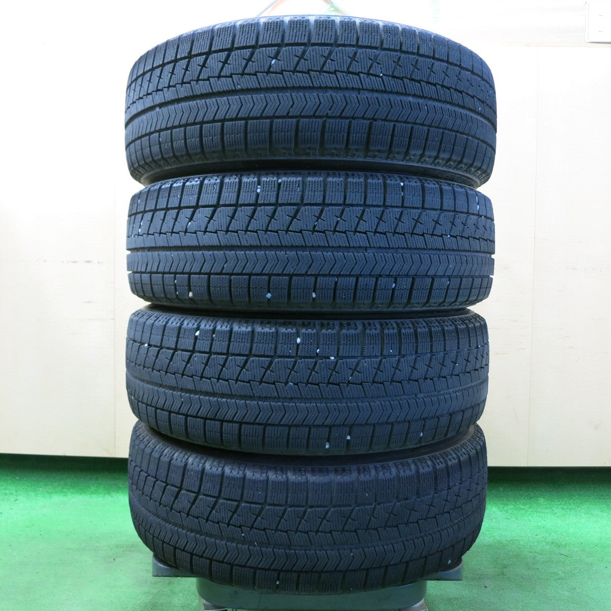 *送料無料* キレイ★トヨタ アクア 純正 OP 185/60R15 スタッドレス ブリヂストン ブリザック VRX 15インチ  PCD100/4H★4051103イス