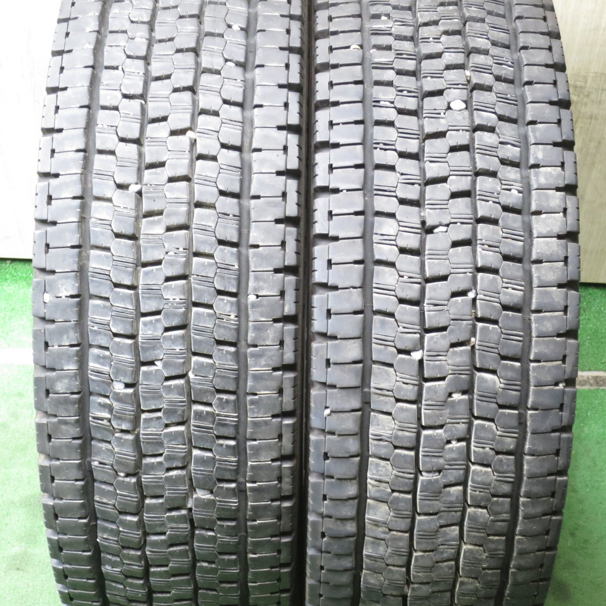 *送料無料* バリ溝！22年！9分★トラック タイヤ 245/70R19.5 136/134J スタッドレス ブリヂストン W999 19.5インチ★4052803クスタ