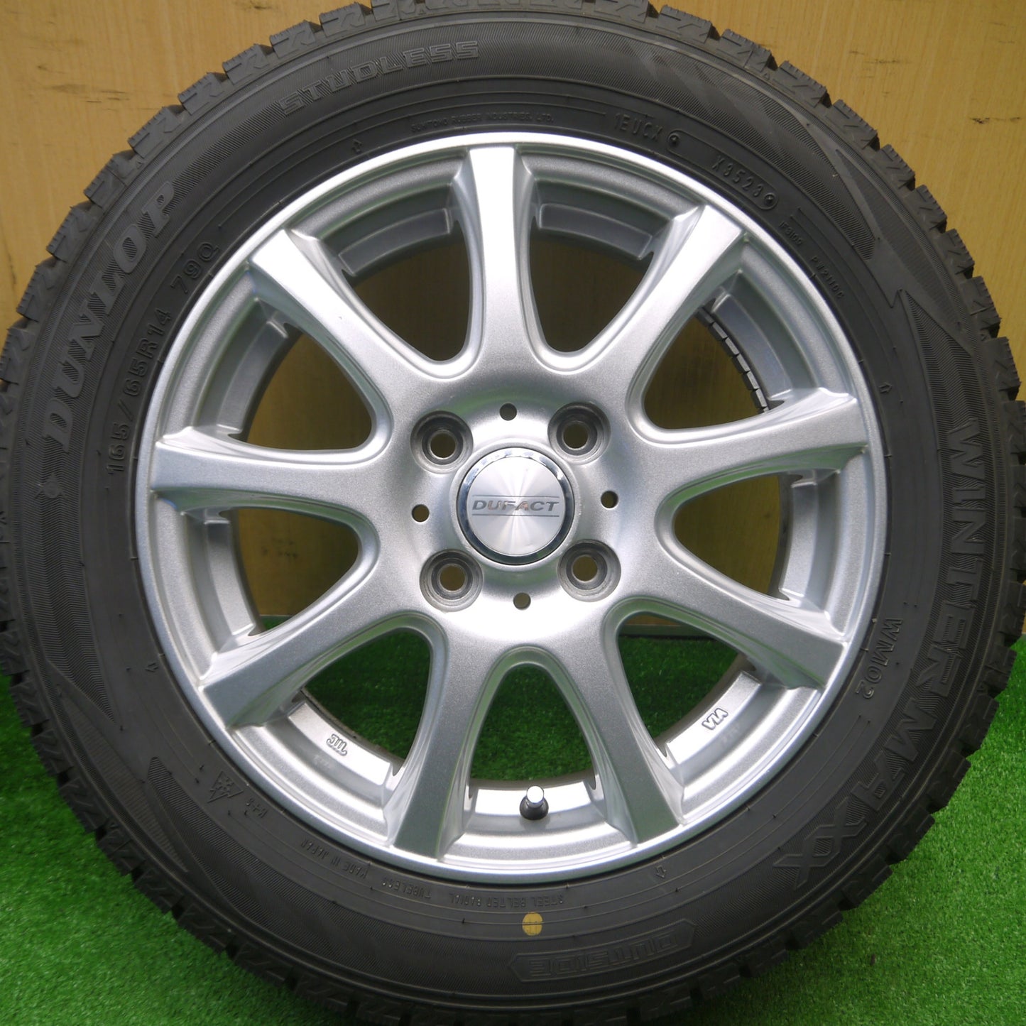 [送料無料] バリ溝！23年！キレイ！9.5分★スタッドレス 165/65R14 ダンロップ ウインターマックス WM02 DUFACT デュファクト 14インチ PCD100/4H★4101101Hス