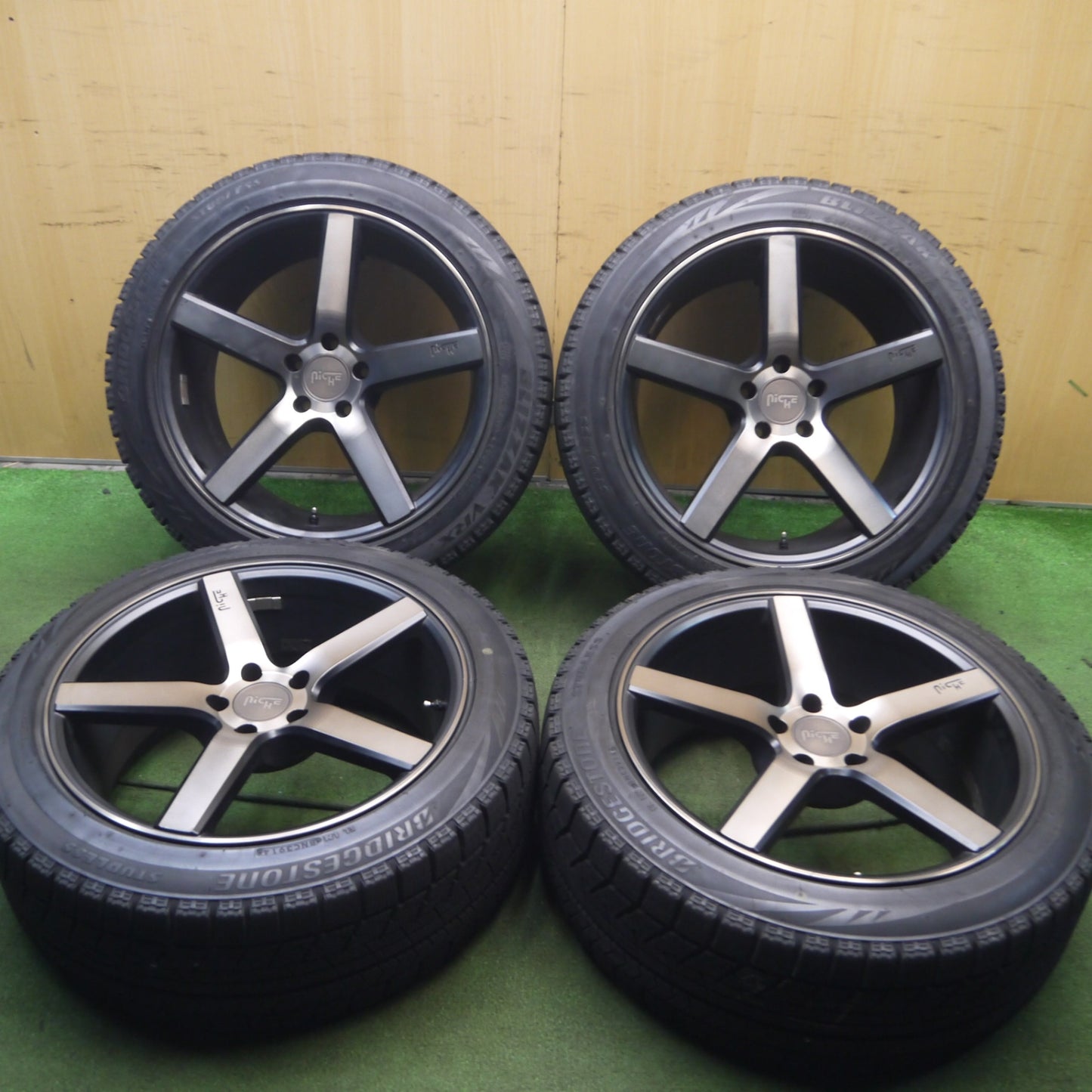 *送料無料* バリ溝！キレイ！9.5分★BMW 等 NICHE 245/45R19 スタッドレス ブリヂストン ブリザック VRX ニッチェ 19インチ PCD112/5H★4031909Hス