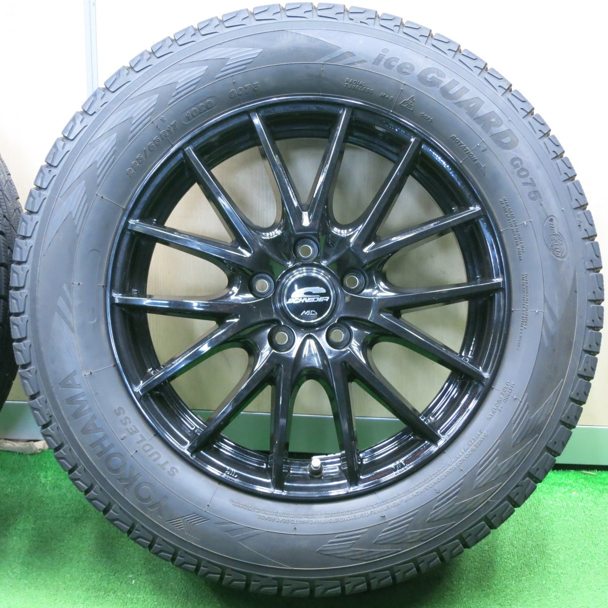 [送料無料] バリ溝！20年！キレイ！9.5分★スタッドレス 225/65R17 ヨコハマ アイスガード G075 SCHNEIDER MiD シュナイダー 17インチ PCD114.3/5H★4120707NJス