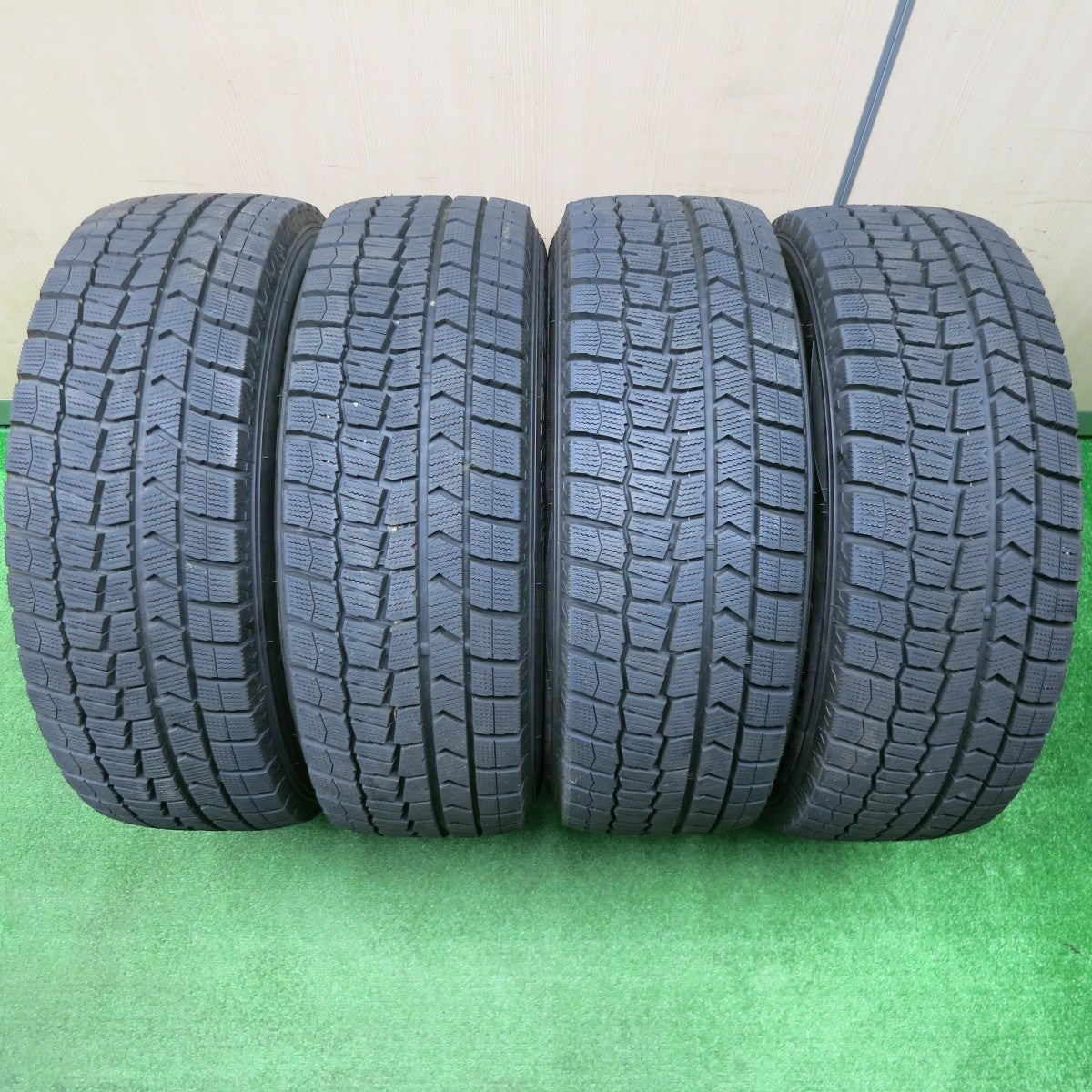 [送料無料] バリ溝！23年！キレイ！9.5分以上★スタッドレス 215/60R16 ダンロップ ウインターマックス WM02 社外 アルミ 16インチ PCD114.3 100/5H マルチ★4121303NJス