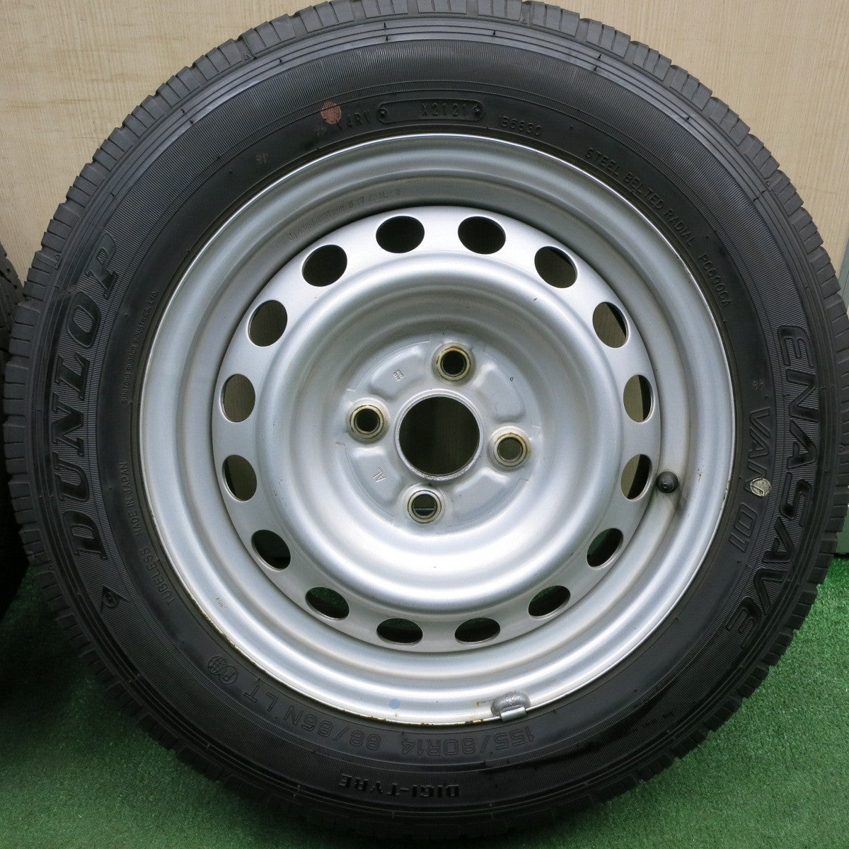 *送料無料* バリ溝！21年！9.5分以上★155/80R14 88/86N ダンロップ エナセーブ VAN01 スチール ホイール 14インチ PCD100/4H★4042107HAノ