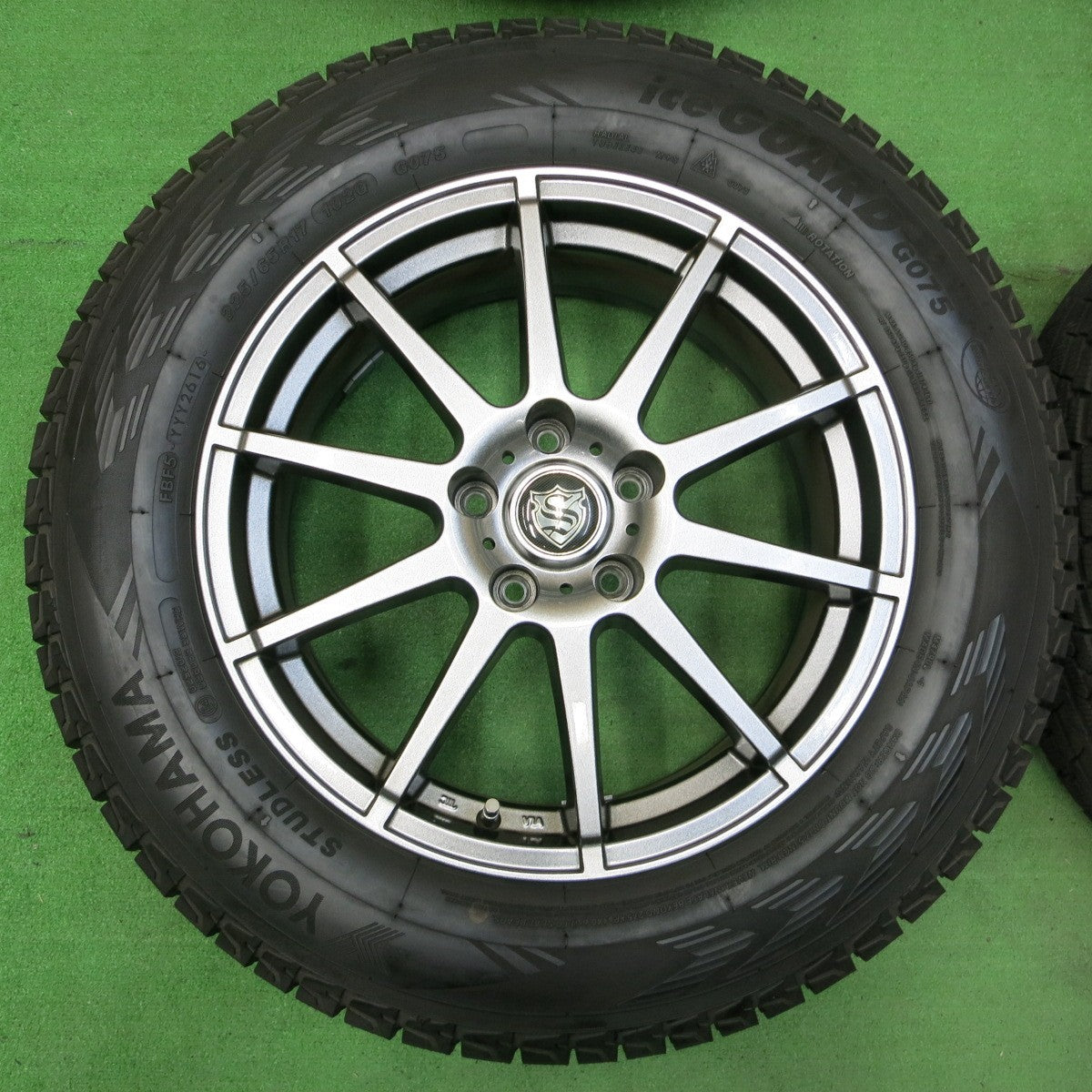 *送料無料* バリ溝！キレイ！9.5分★スタッドレス 225/65R17 ヨコハマ アイスガード G075 社外 アルミ 17インチ PCD114.3/5H★4053107イス