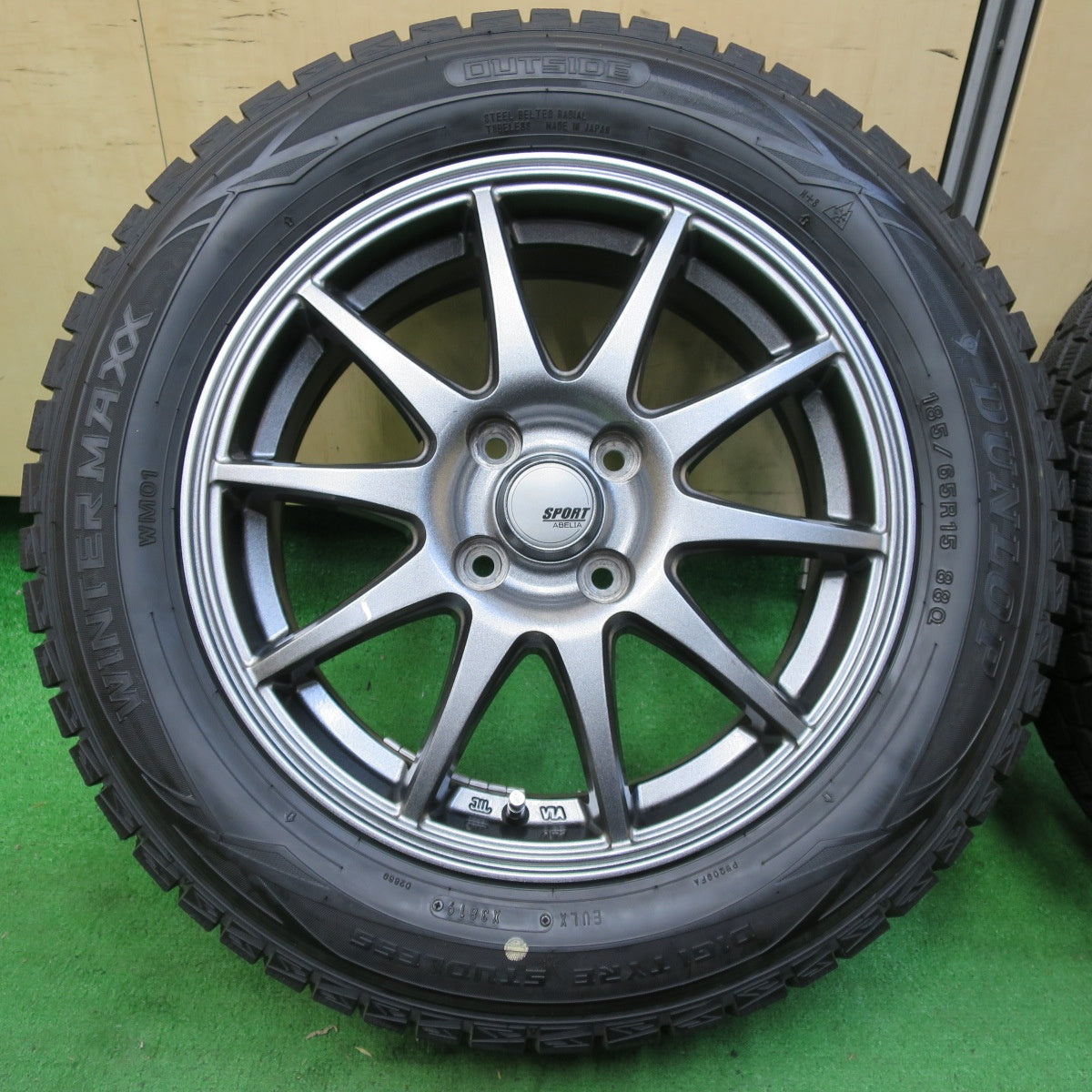 *送料無料* バリ溝！キレイ！9.5分以上★スタッドレス 185/65R15 ダンロップ ウインターマックス WM01 SPORT ABELIA  15インチ PCD100/4H★4070204イス