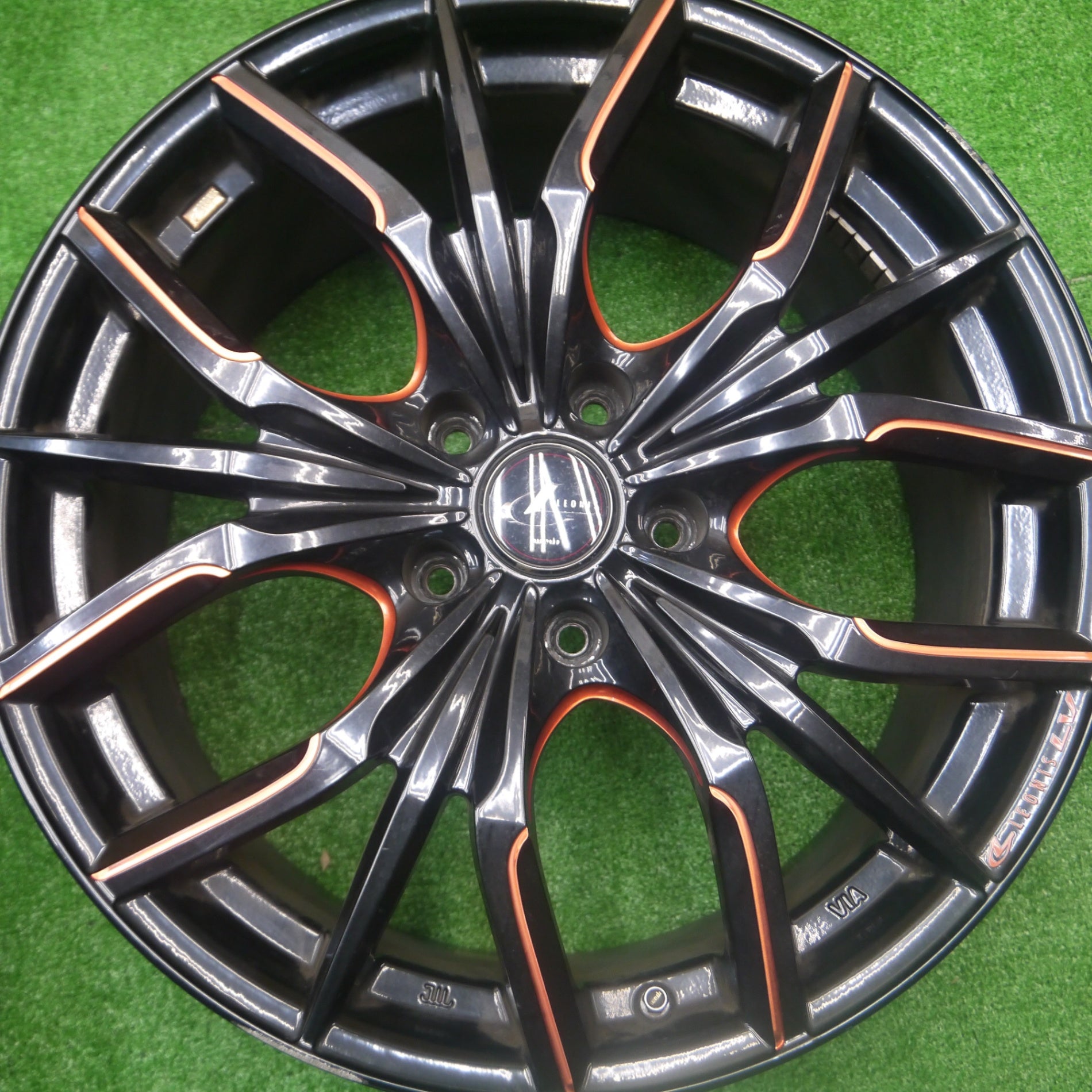 *送料無料* キレイ★LEONIS LV weds レオニス ウェッズ 18インチ ホイール 18×8J PCD114.3/5H★4082005Hホ