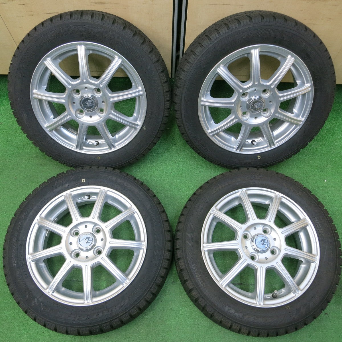 *送料無料* 超バリ溝！キレイ！ほぼ10分★スタッドレス 155/65R14 トーヨー オブザーブ ガリット GIZ RACING FORCE レーシング フォース PCD100/4H★4043001イス