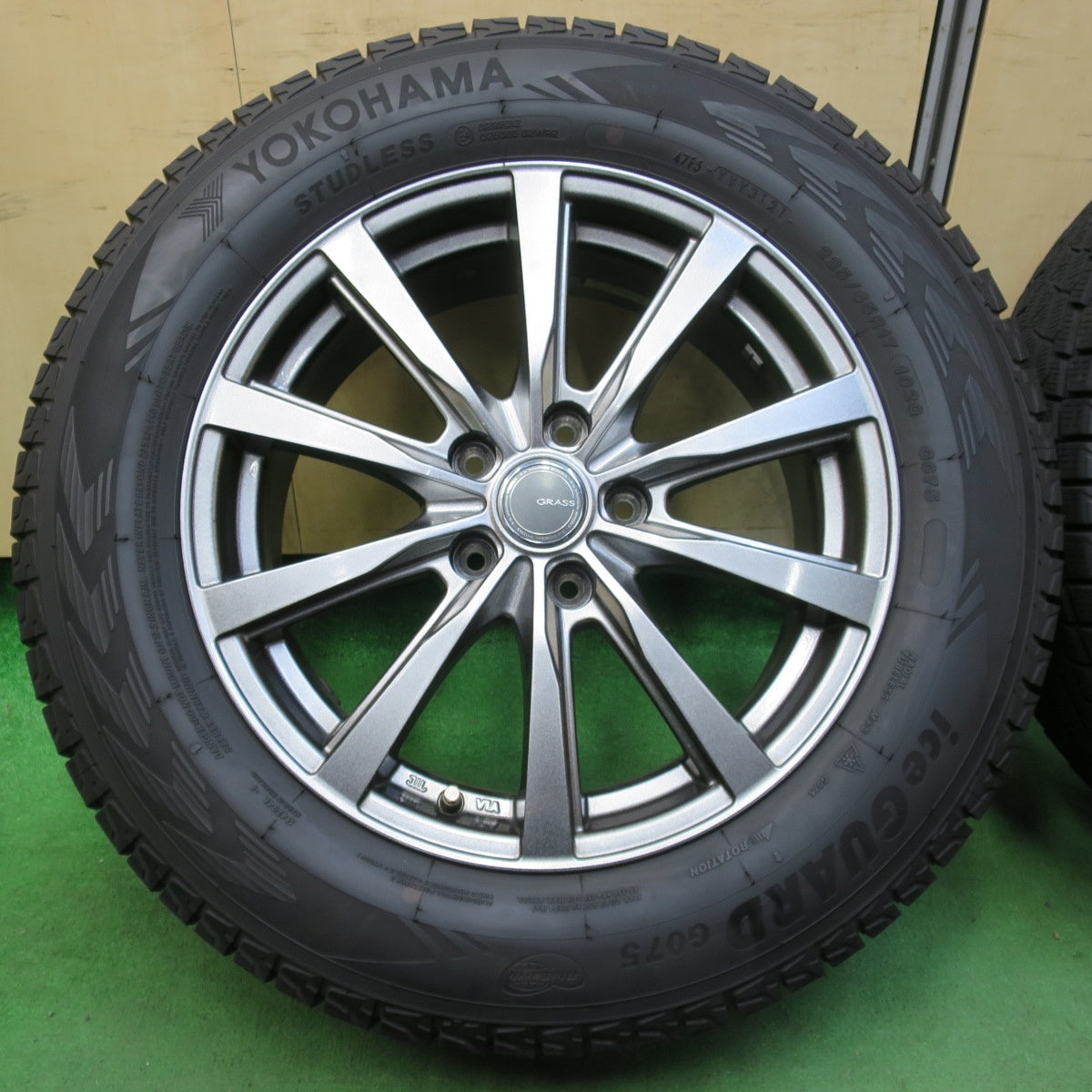 [送料無料] バリ溝！21年！キレイ！9.5分★スタッドレス 225/65R17 ヨコハマ アイスガード G075 GRASS グラス 17インチ PCD114.3/5H★4112706イス