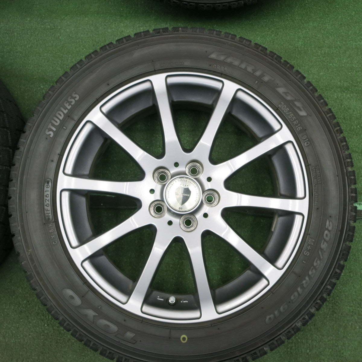 *送料無料* バリ溝！キレイ！9.5分★インプレッサ等 205/55R16 スタッドレス トーヨー ガリット G5 FOUR FORCE 01 フォーフォース PCD100/5H★4041003TNス