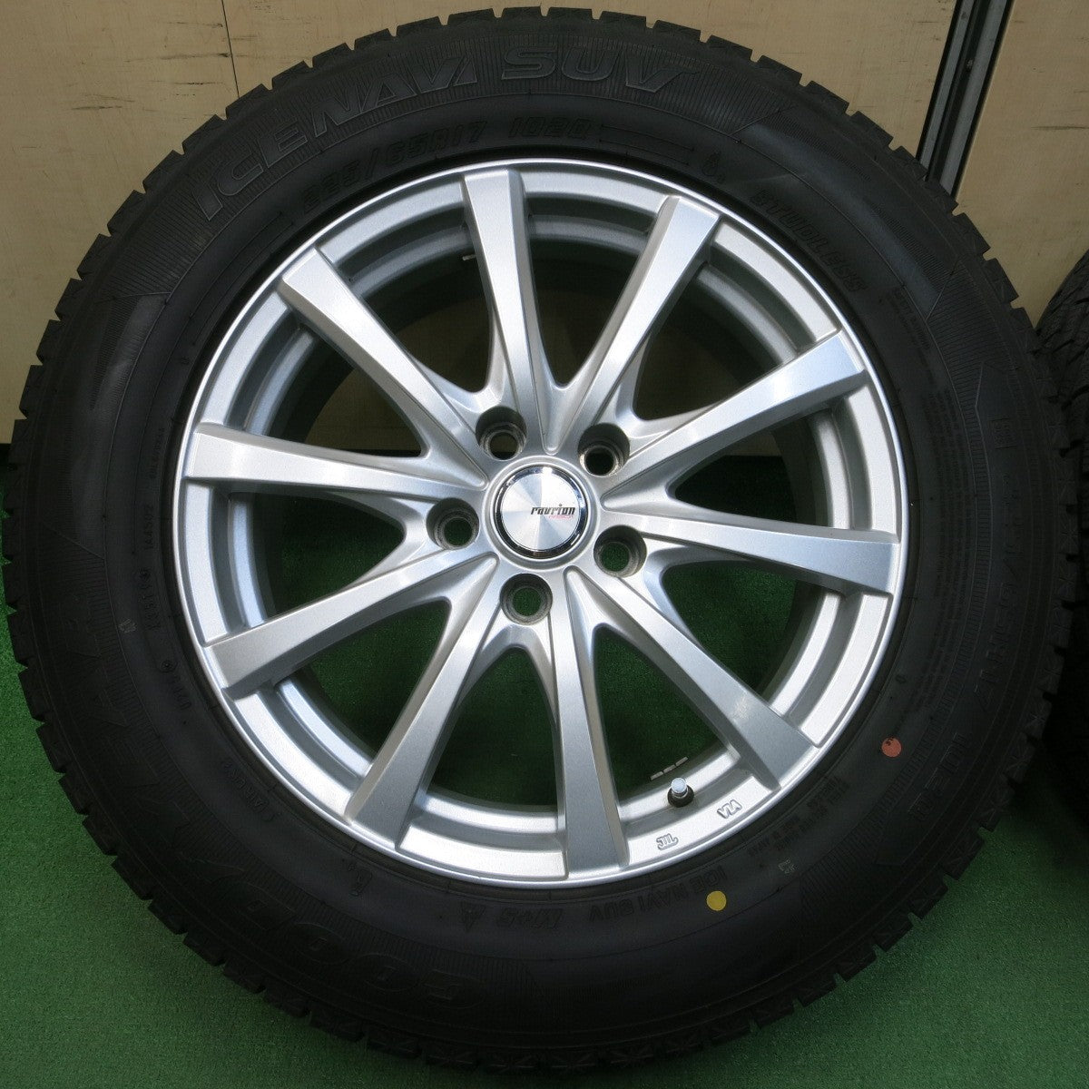 *送料無料* バリ溝！キレイ！9.5分★スタッドレス 225/65R17 グッドイヤー アイスナビ SUV ravrion RS01 ラブリオン 17インチ PCD114.3/5H★4041009イス