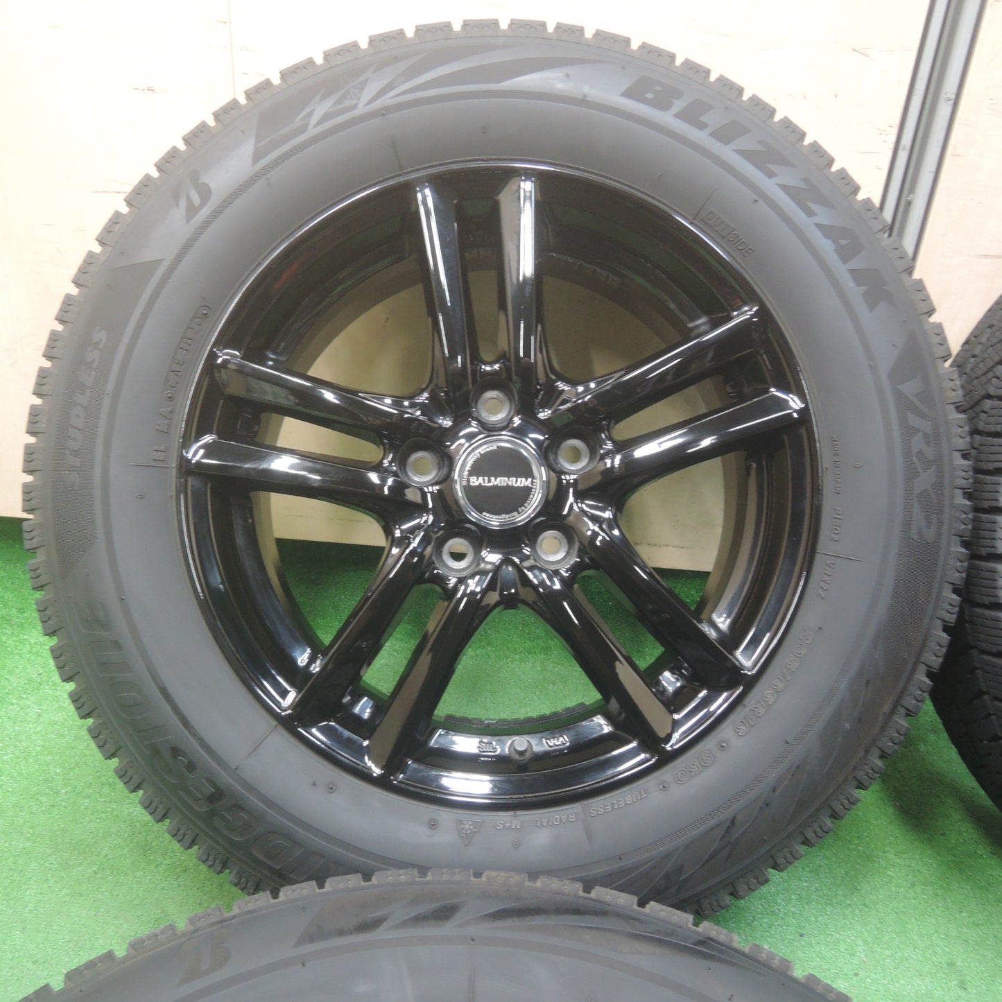 *送料無料* バリ溝！20年！キレイ！9.5分★スタッドレス 205/65R16 ブリヂストン ブリザック VRX2 BALMINUM バルミナ 16インチ PCD114.3/5H★4033010SYス