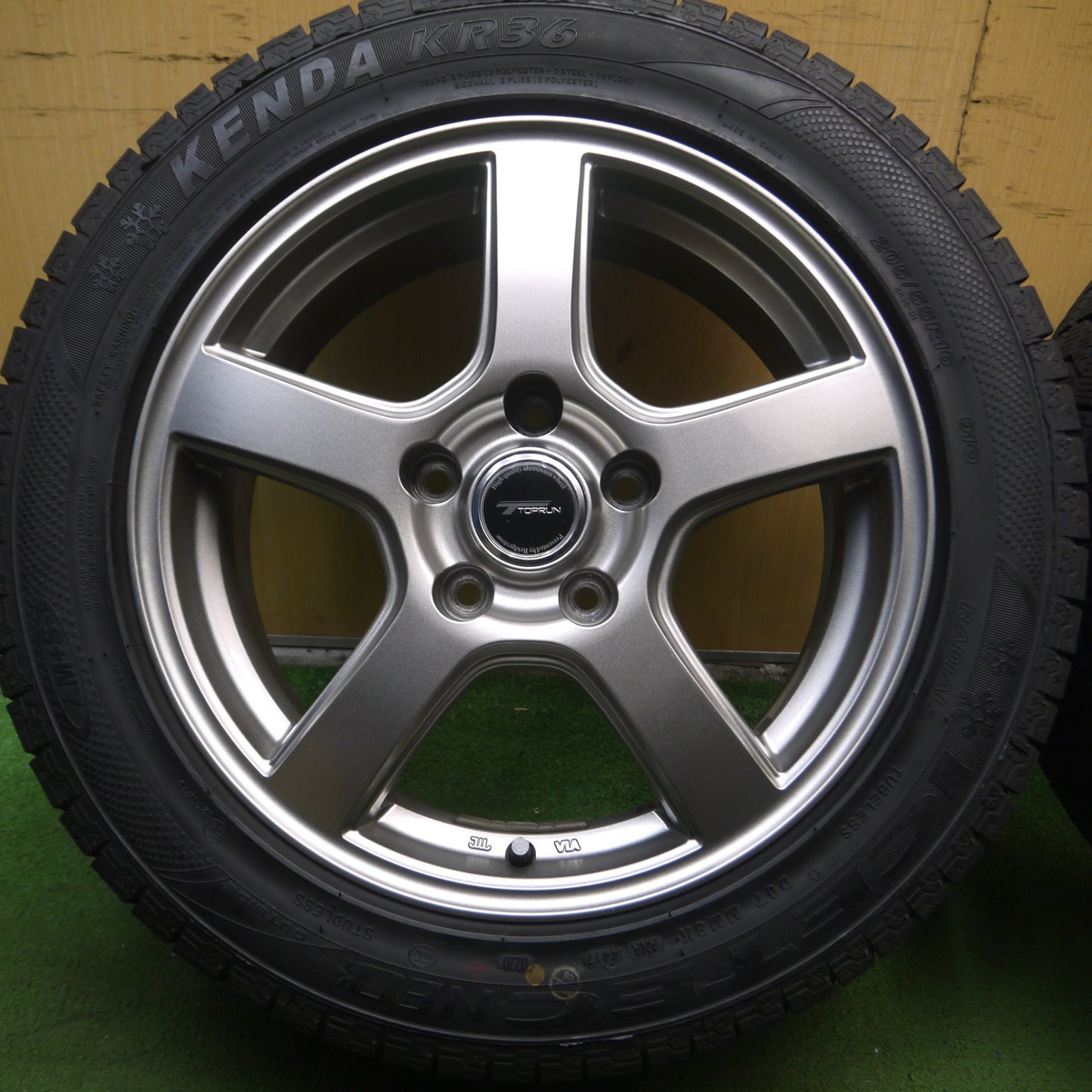 *送料無料* キレイ★スタッドレス 205/55R16 ケンダ KR36 アイステック ネオ TOPRUN トップラン 16インチ PCD114.3/5H★4053109Hス