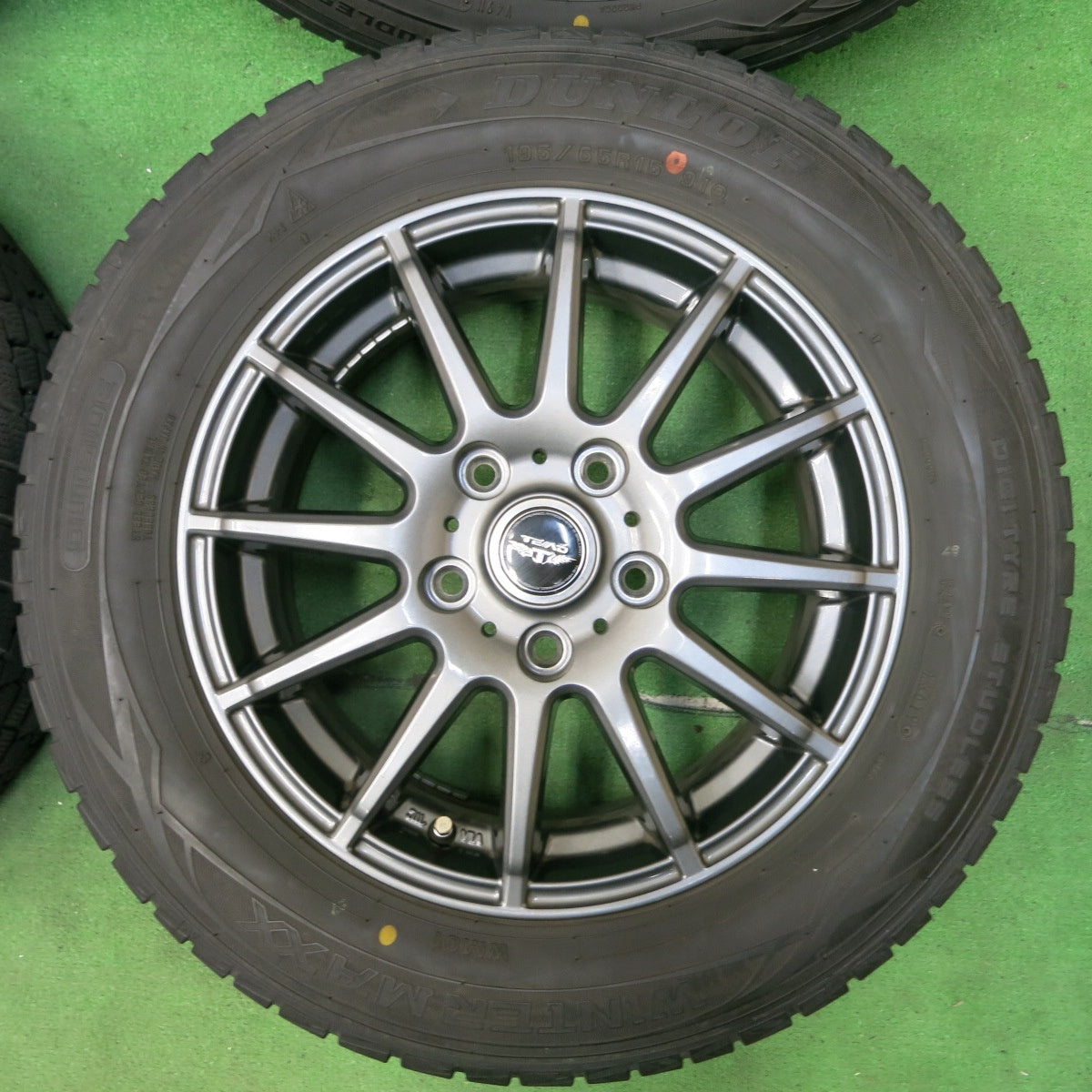 *送料無料* バリ溝！キレイ！8.5分★スタッドレス 195/65R15 ダンロップ ウインターマックス WM01 TEAD テッド 15インチ PCD114.3/5H★4082903SYス