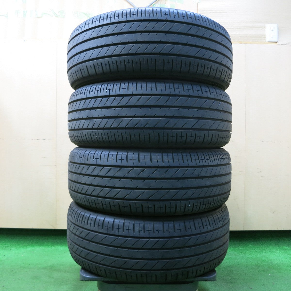 *送料無料* バリ溝！23年！9.5分★205/55R17 トーヨー プロクセス R60 タイヤ 17インチ ノア ヴォクシー 等★4042911イノタ